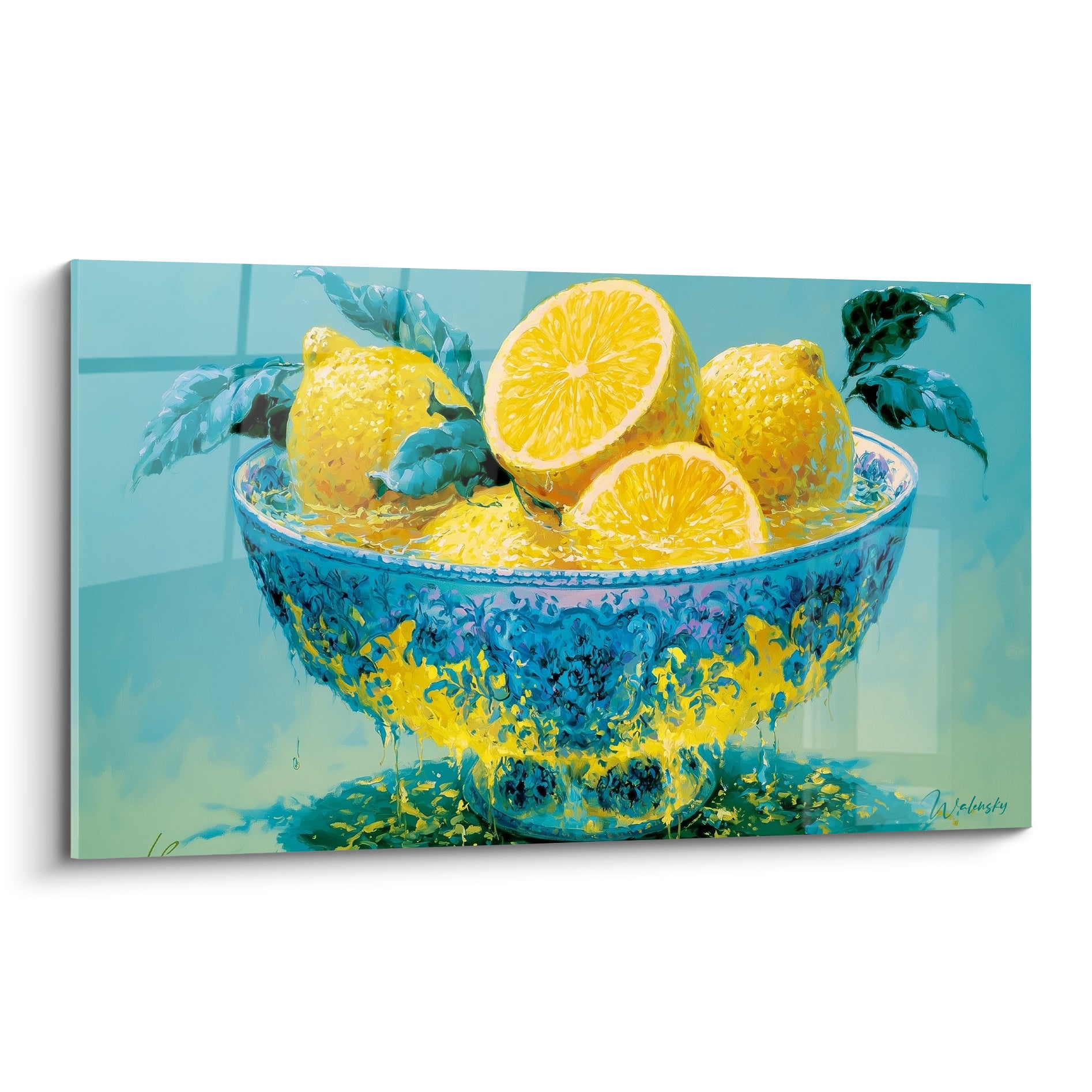 Citrons jaunes entiers et tranchés dans une coupelle bleu turquoise à motifs, peinture texturée