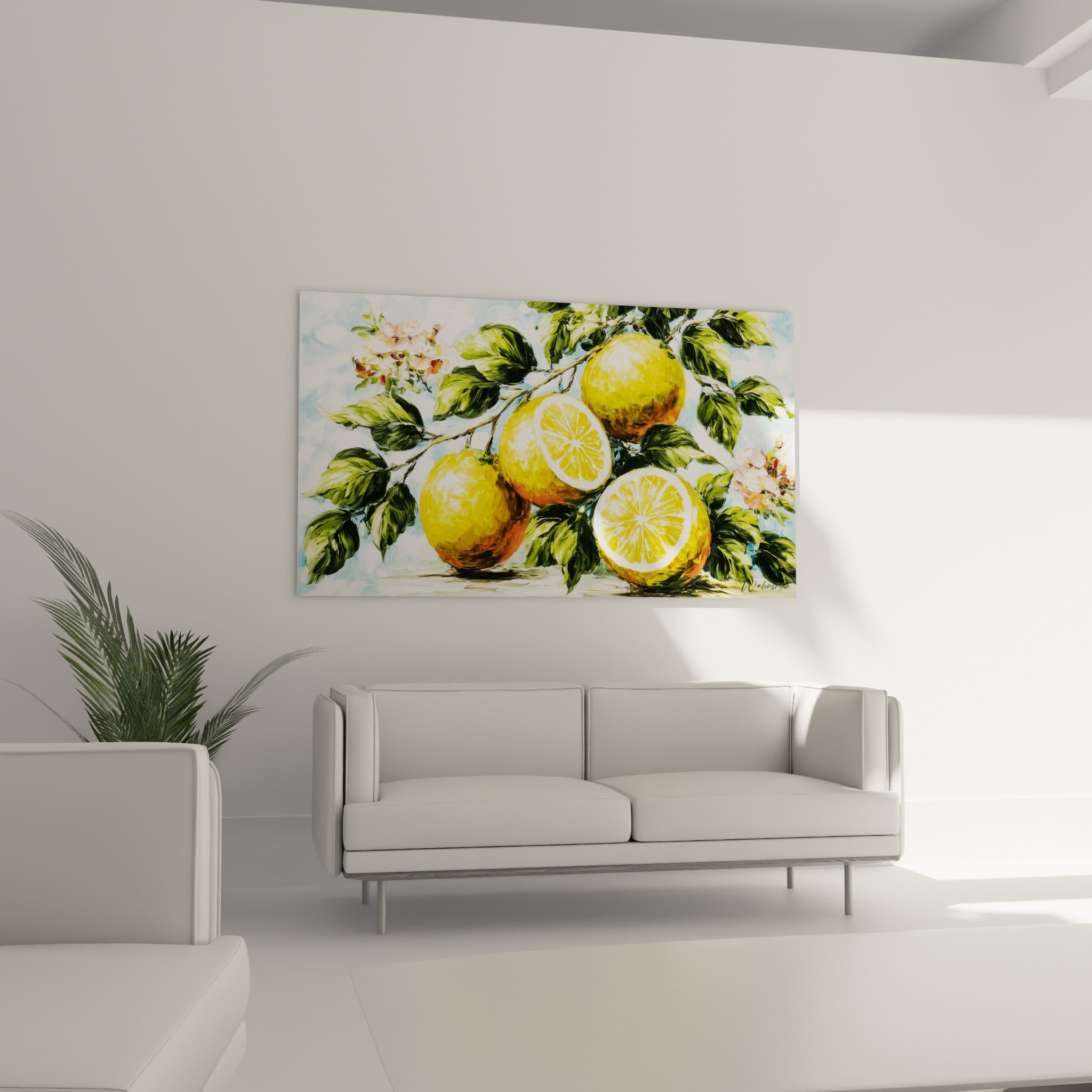 Citrons dorés et feuillage vert vif positionnés au-dessus d'un canapé dans un salon lumineux