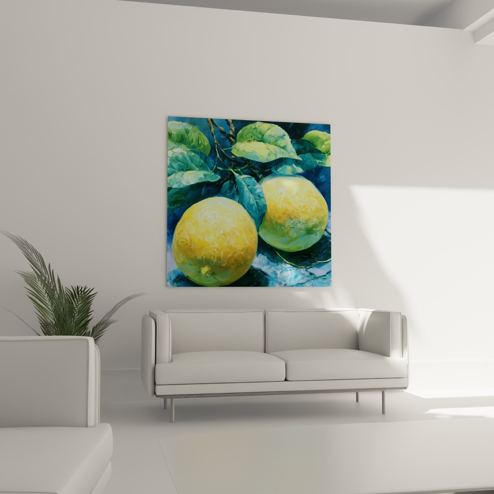 Agrumes dorés et feuilles vert olive sur fond bleu ardoise, au-dessus d'un canapé dans un salon lumineux
