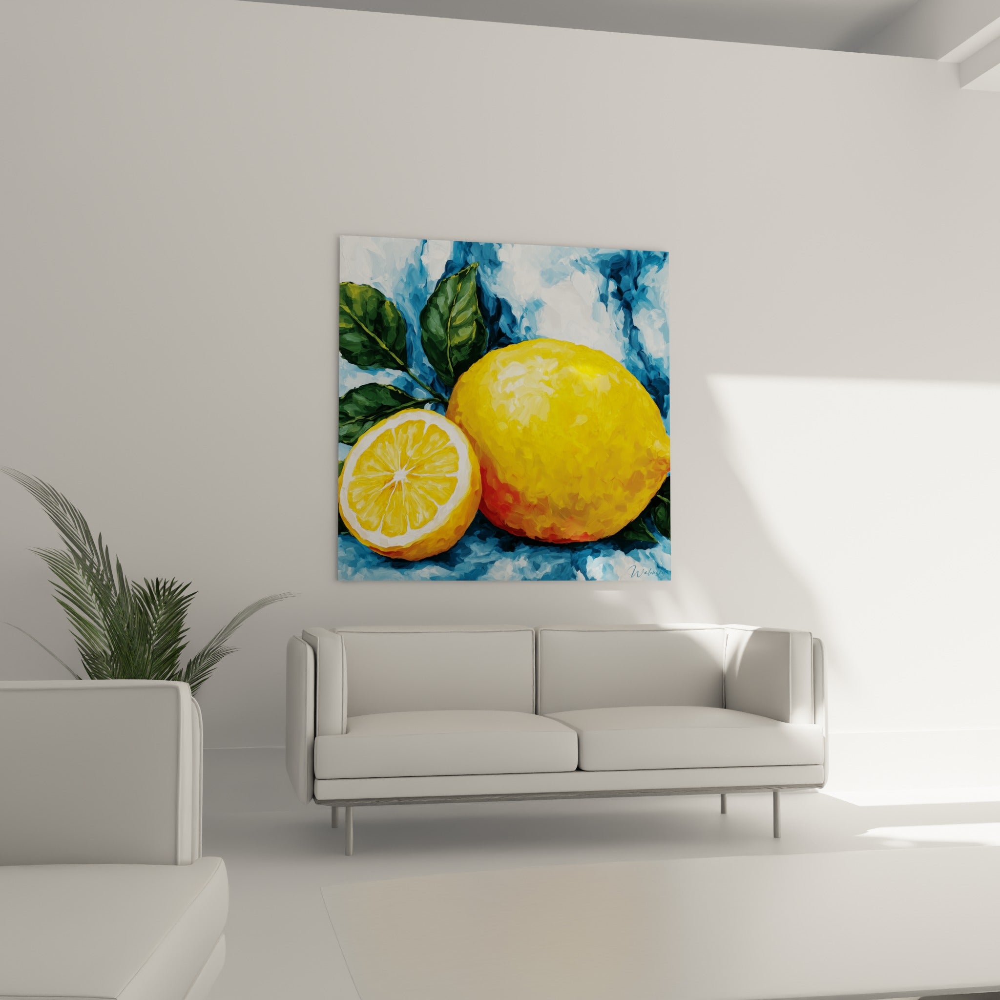 Peinture de citron doré et feuilles vertes suspendue au-dessus d'un canapé dans un salon lumineux