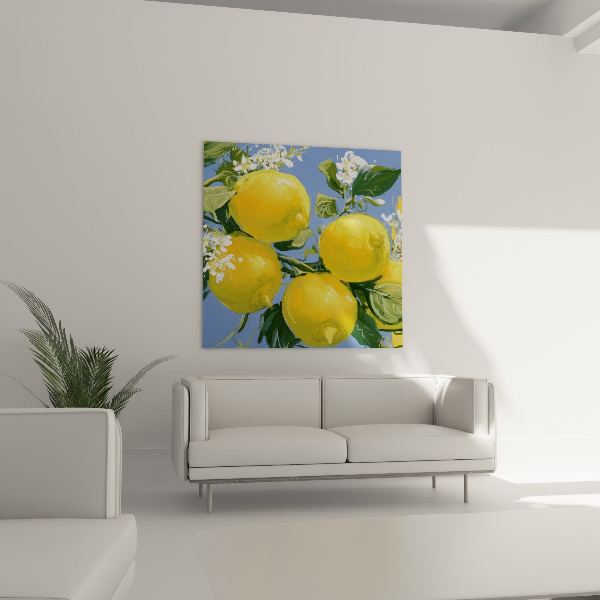 Fruits jaunes vifs sur fond bleu profond disposés au-dessus d'un canapé dans un salon lumineux