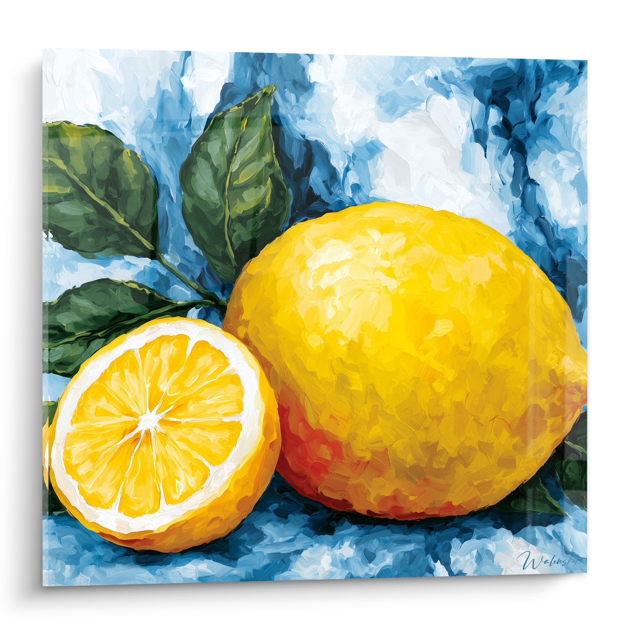 Citron jaune vif entier et coupé peint à la spatule sur fond bleu marine texturé