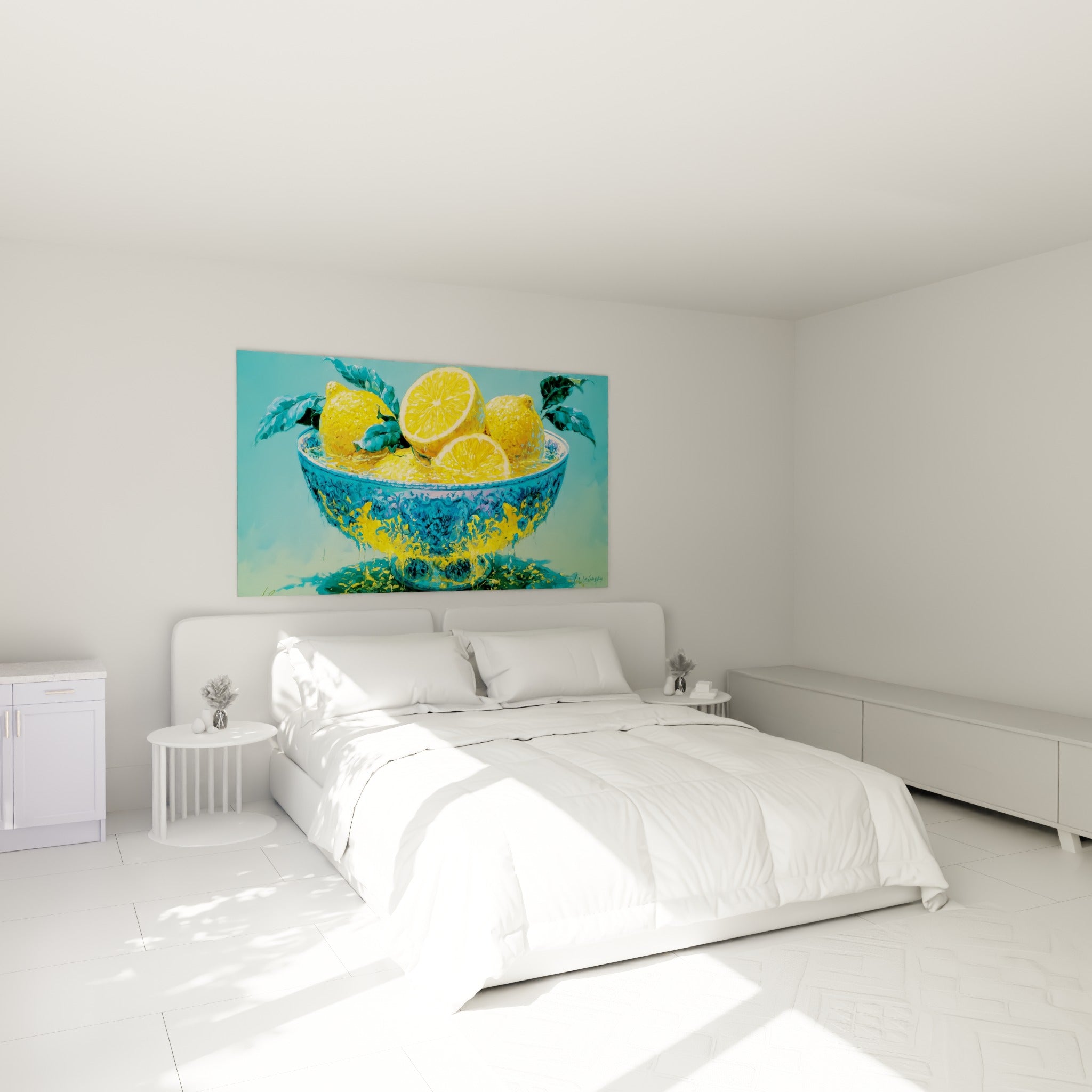 Citron jaune éclatant en coupelle bleue, peint dans un style empâté, au-dessus d'un lit dans une chambre claire