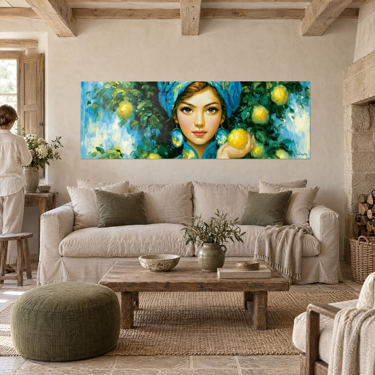 Tableau portrait de jeune femme au turban bleu et regard brun, entourée de citrons jaunes, au-dessus d'un canapé dans un salon lumineux