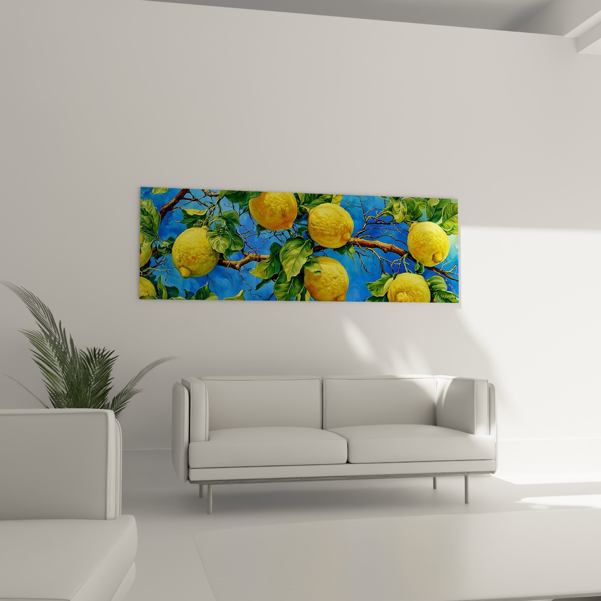 Citrons dorés suspendus sur ciel bleu intense, toile accrochée au-dessus d'un canapé dans un salon lumineux