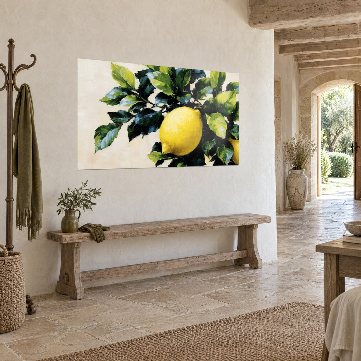 Tableau agrume solaire entouré de feuillage vert profond et bleuté, peinture à l'huile sur crème, banc en bois, maison en pierre