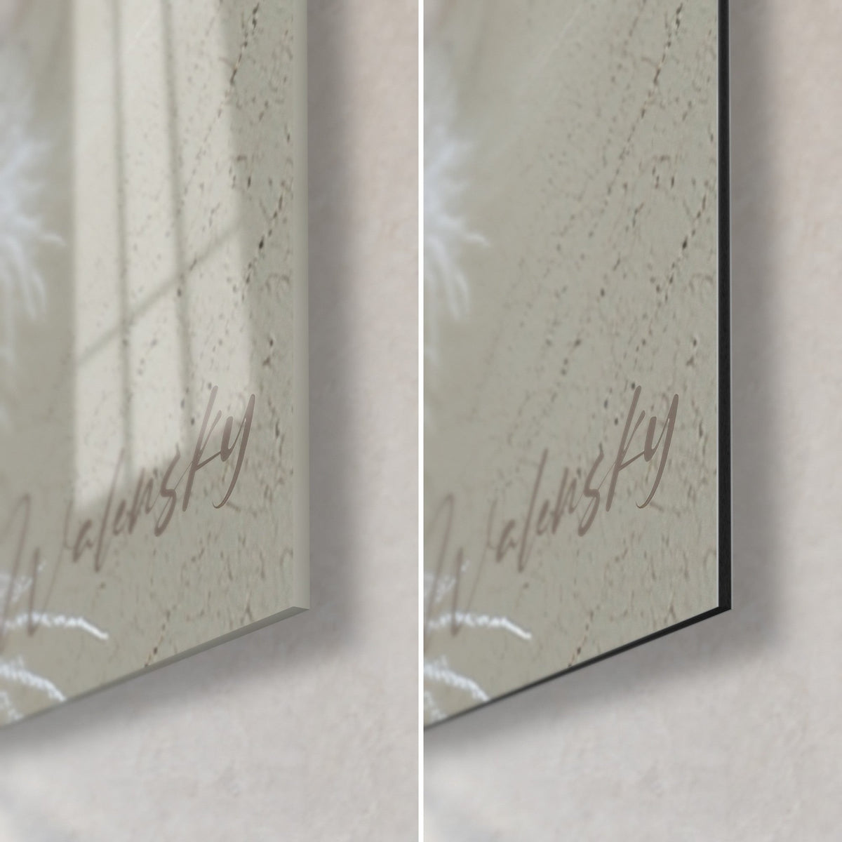 Pastelkleurig schilderij van een crèmekleurige spaniël, rechtsonder, handtekening Walensky, glanzend glas dat het raam weerspiegelt en mat grijs Dibond