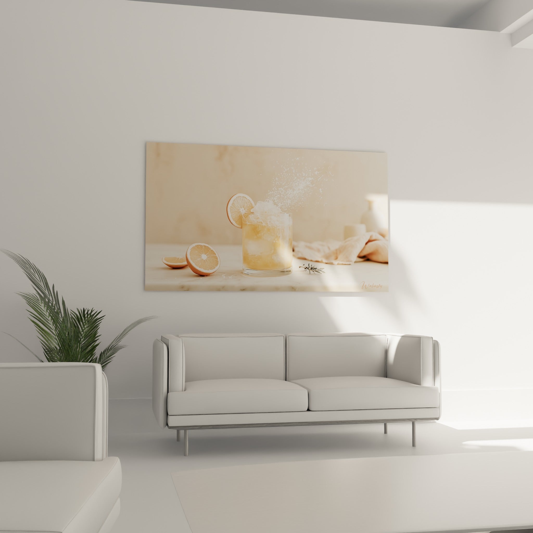 Agrumes tranchés et verre ambré au cocktail, au-dessus d'un canapé dans un salon lumineux