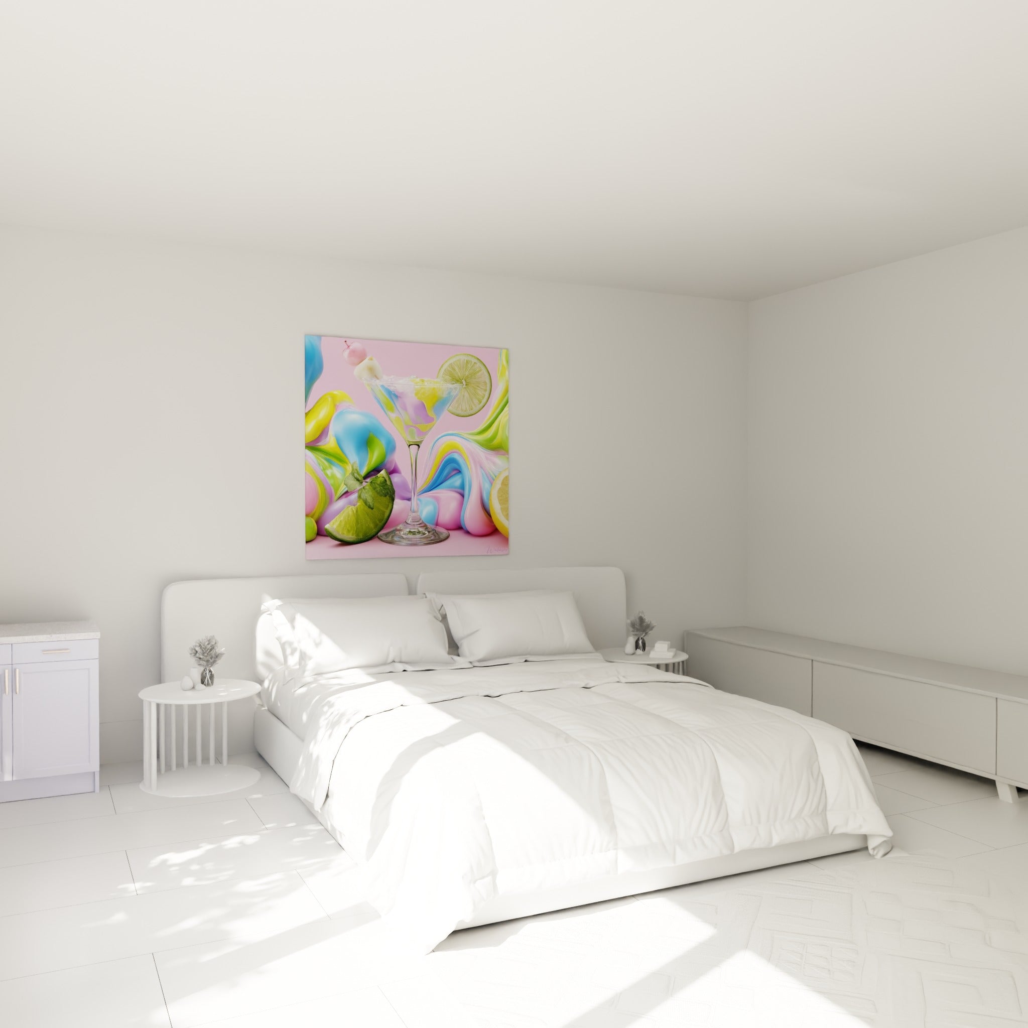 Verre à cocktail bleu et jaune pastel, tranche de lime, au-dessus d'un lit dans une chambre claire