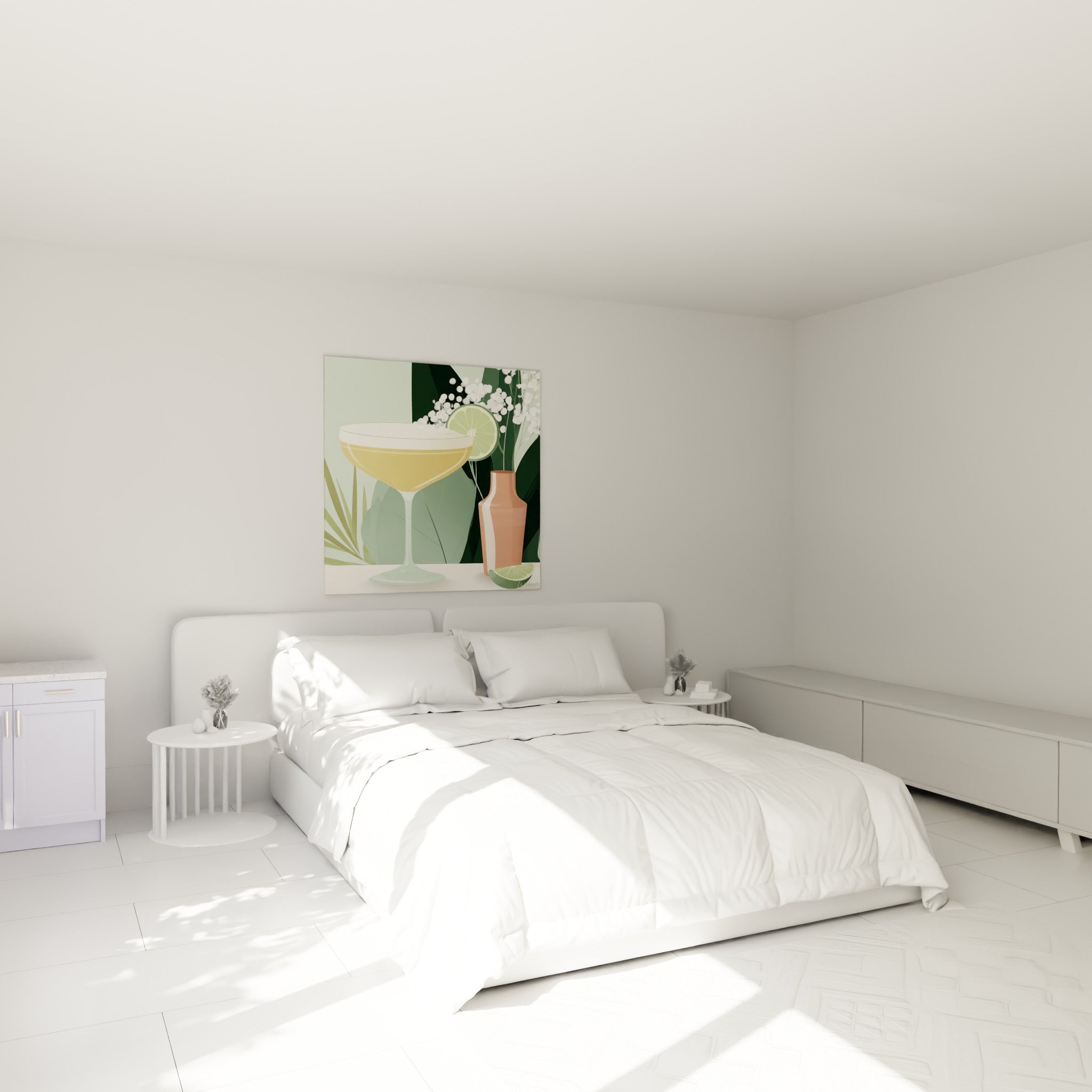 Coupe cocktail dorée et citron vert accrochée au-dessus d'un lit dans une chambre claire