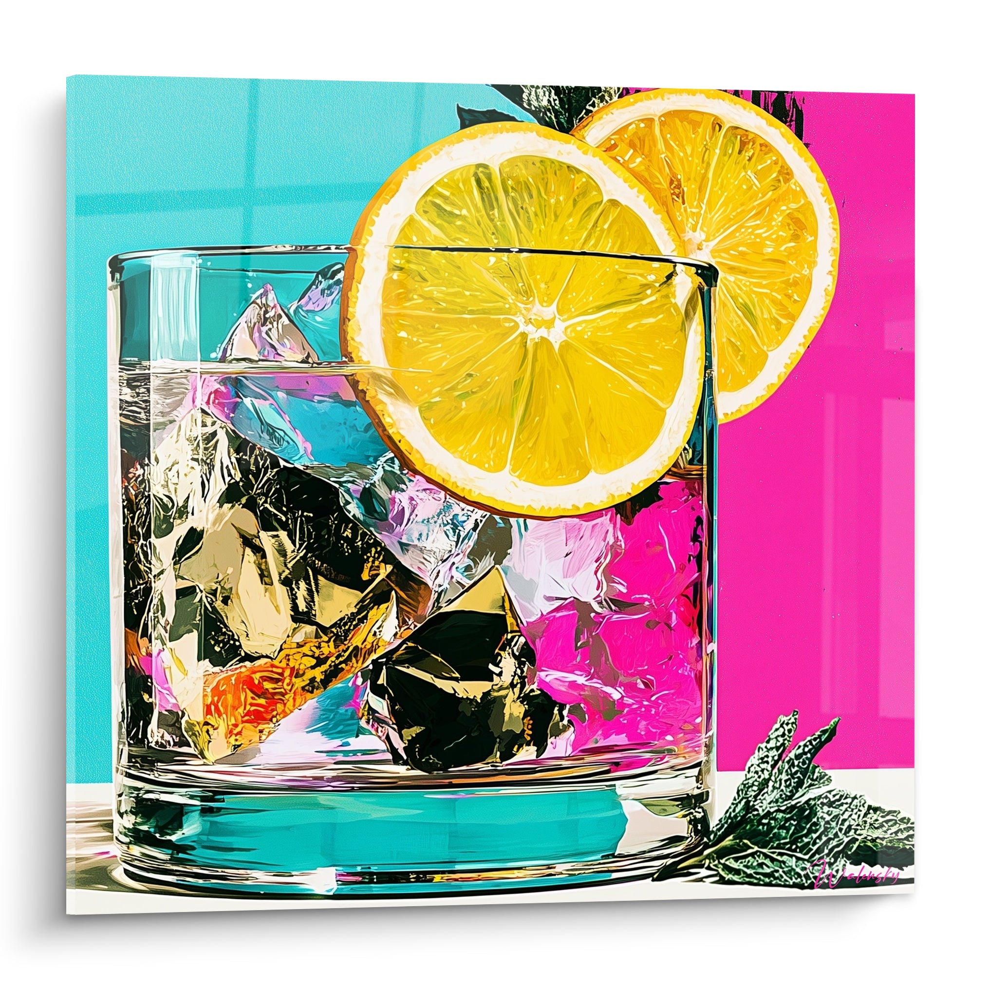 Verre à cocktail turquoise et rose fuchsia orné de deux rondelles de citron doré et glaçons scintillants