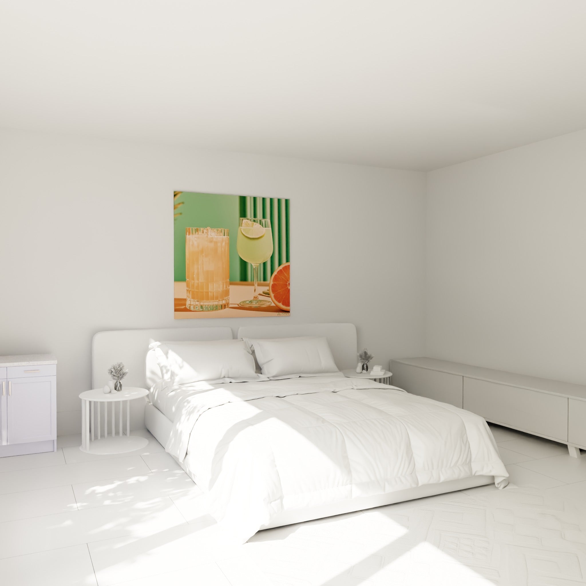 Cocktails pêche et vert citronné accrochés au-dessus d'un lit dans une chambre claire