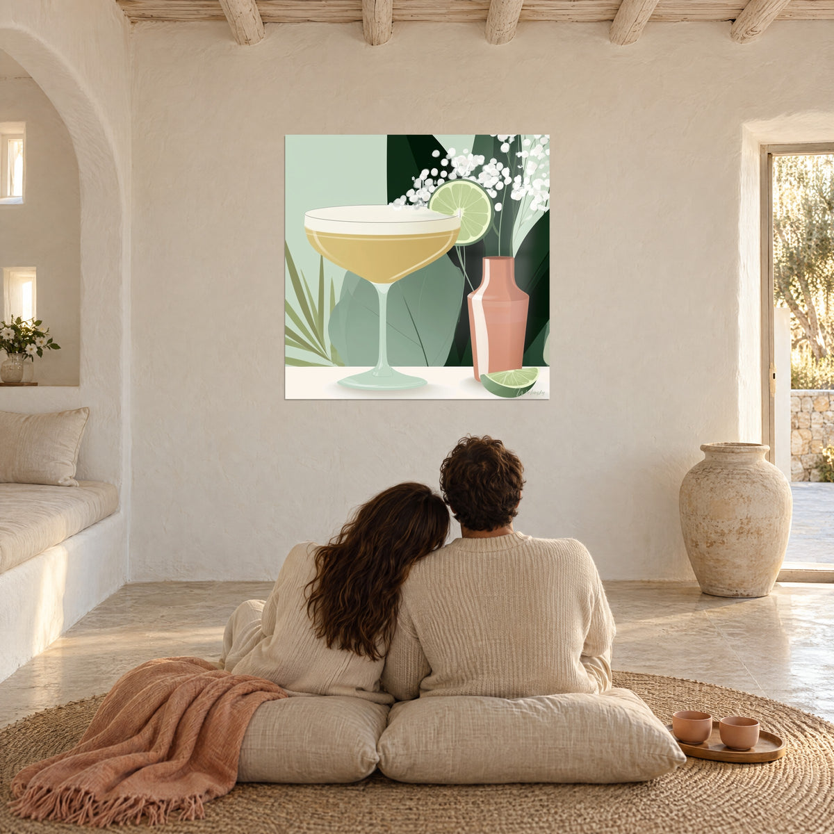 Schilderij illustratie van een gouden cocktail met mintgroene en koraalkleurige accenten, een omhelsd stel van achteren op kussens, Mediterraans huis