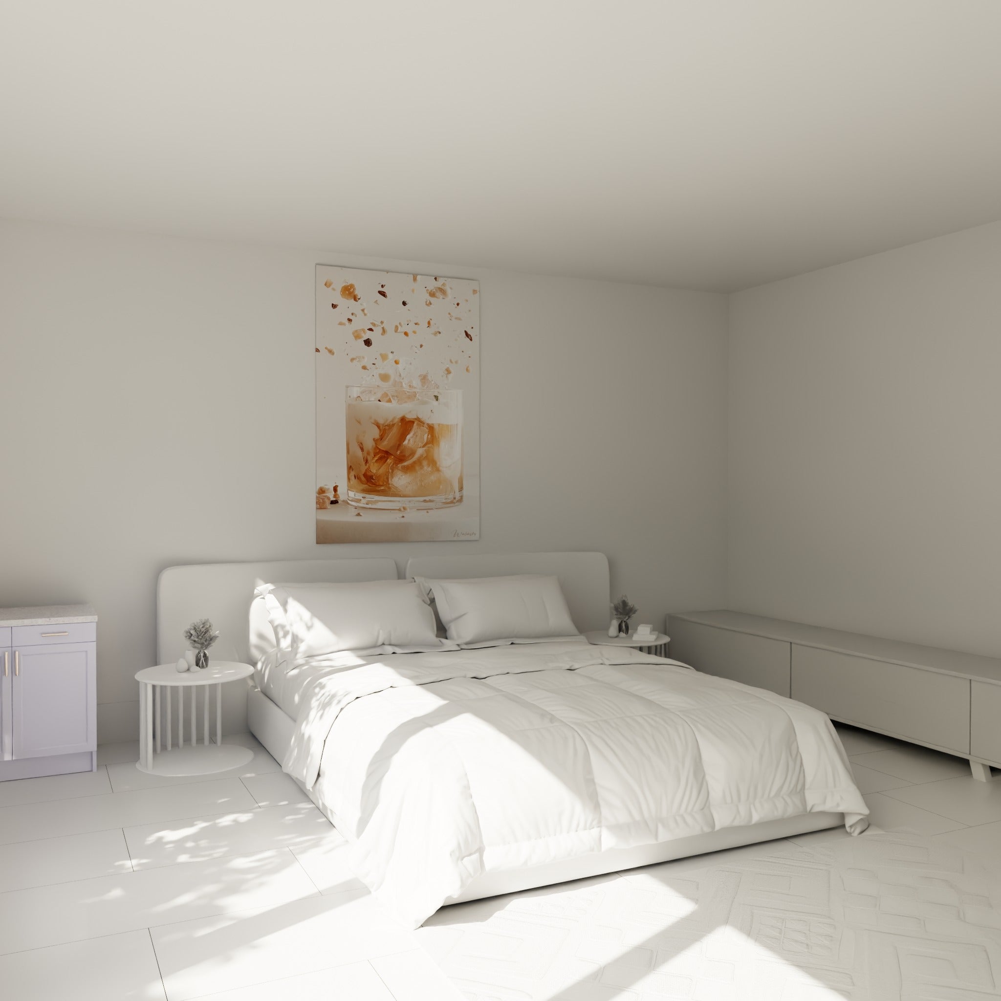 Cocktail crémeux caramel et beige aux éclats en suspension, au-dessus d'un lit dans une chambre claire