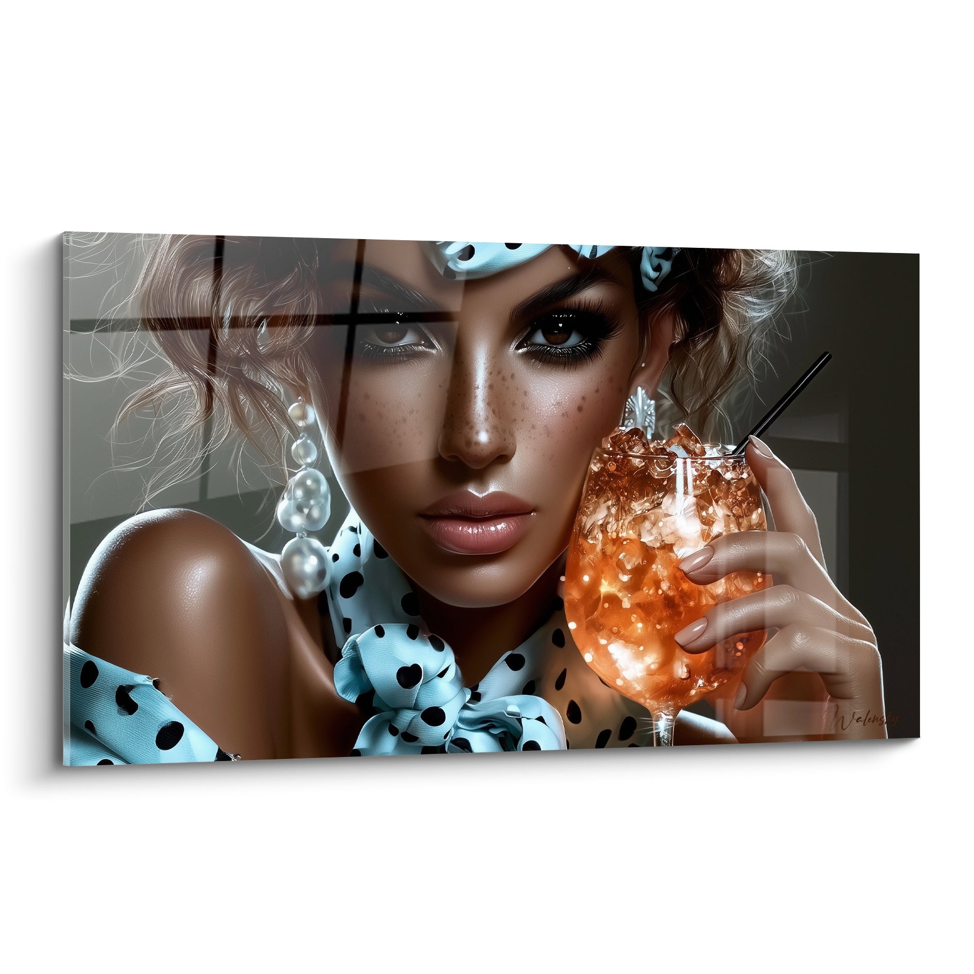 Femme au nœud bleu ciel à pois noirs tenant un verre orange ambré, portrait hyperréaliste raffiné