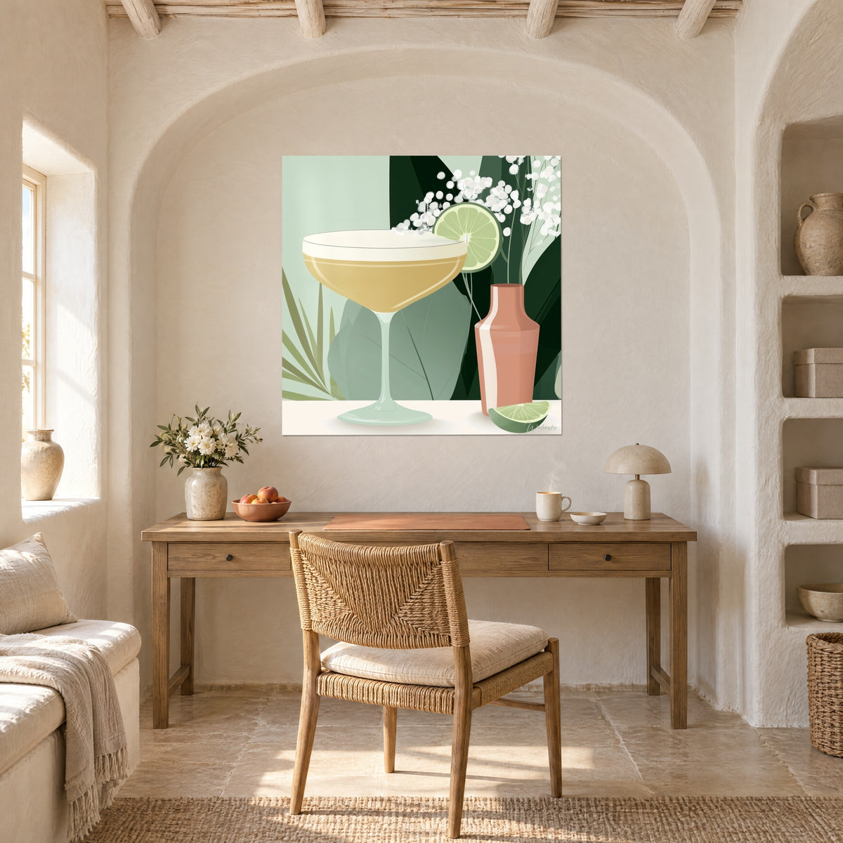 Schilderij amberkleurige aperitief in een glas, limoenrondje, terracottakleurige shaker en olijfpalmbladeren, boven een bureau van licht hout