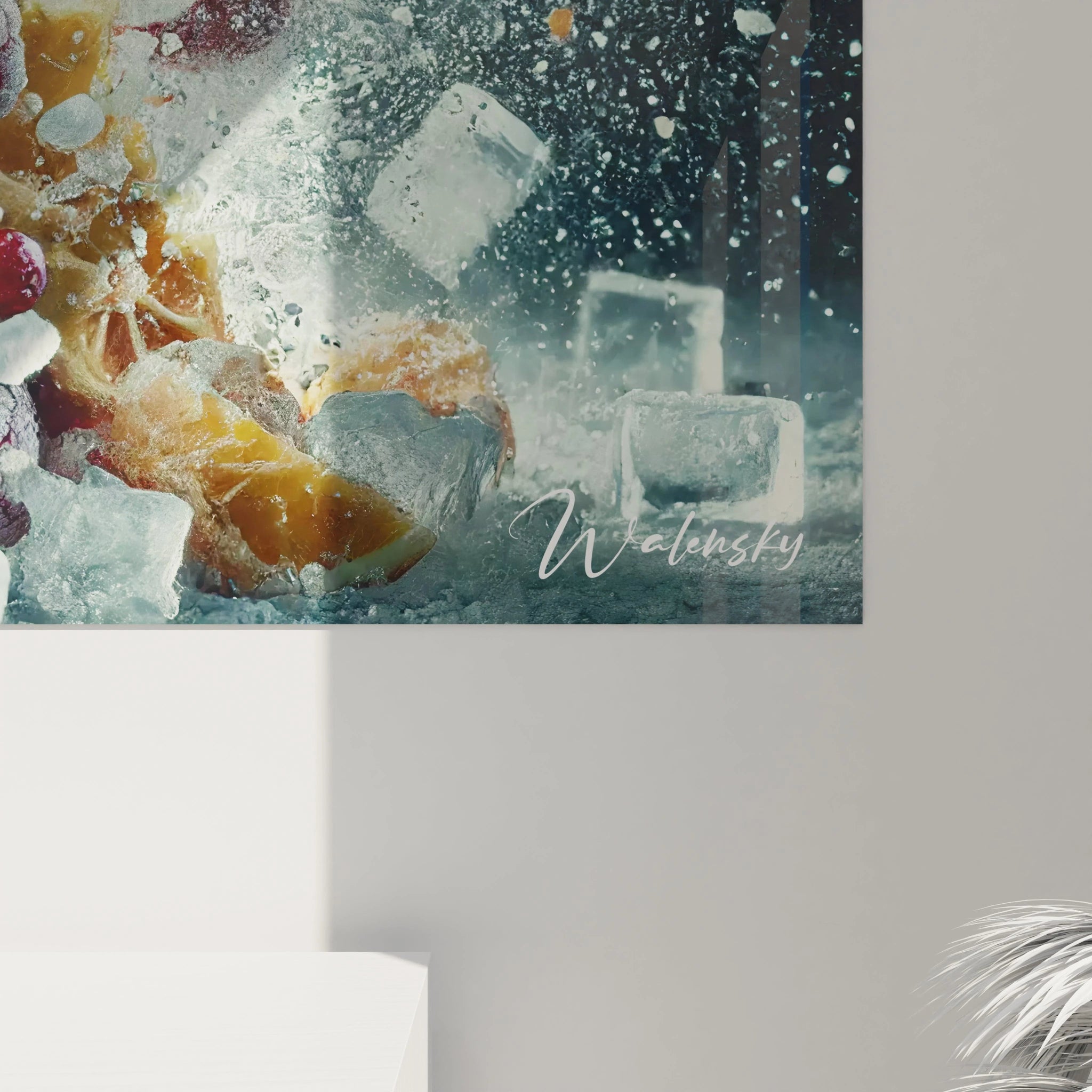 Vue rapprochée de ce tableau cuisine où l'on distingue les détails saisissants des fruits frais et des glaçons translucides, offrant une texture visuelle riche et rafraîchissante à l'œuvre.

