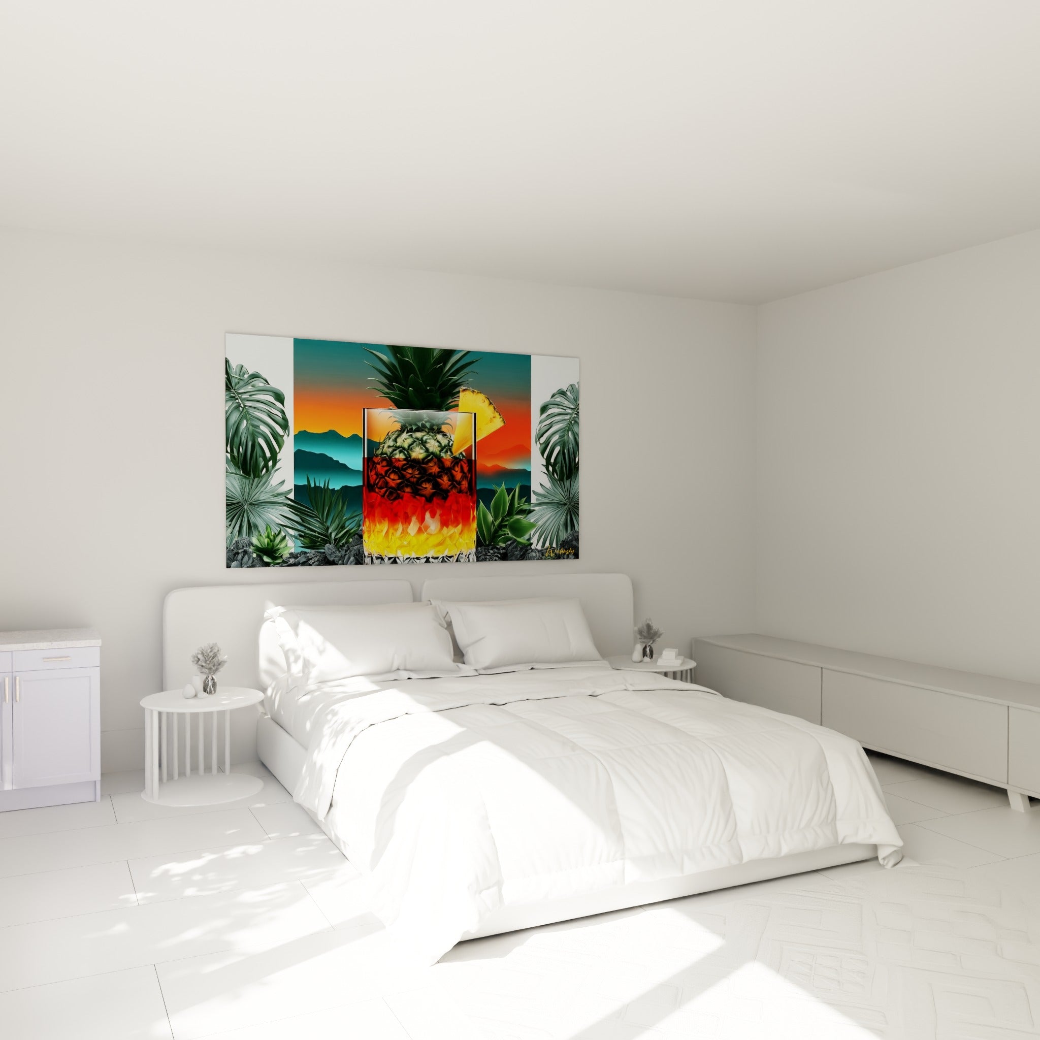 Cocktail doré aux glaçons scintillants et ananas, feuillage vert vif, au-dessus d'un lit dans une chambre claire