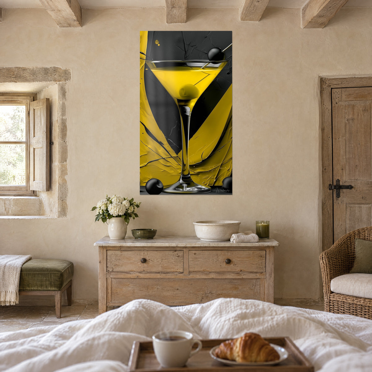 Quadro martini giallo vivo e oliva nera su stecco argentato, materia pittorica craquelée, una persona di spalle, sopra un letto in una camera chiara