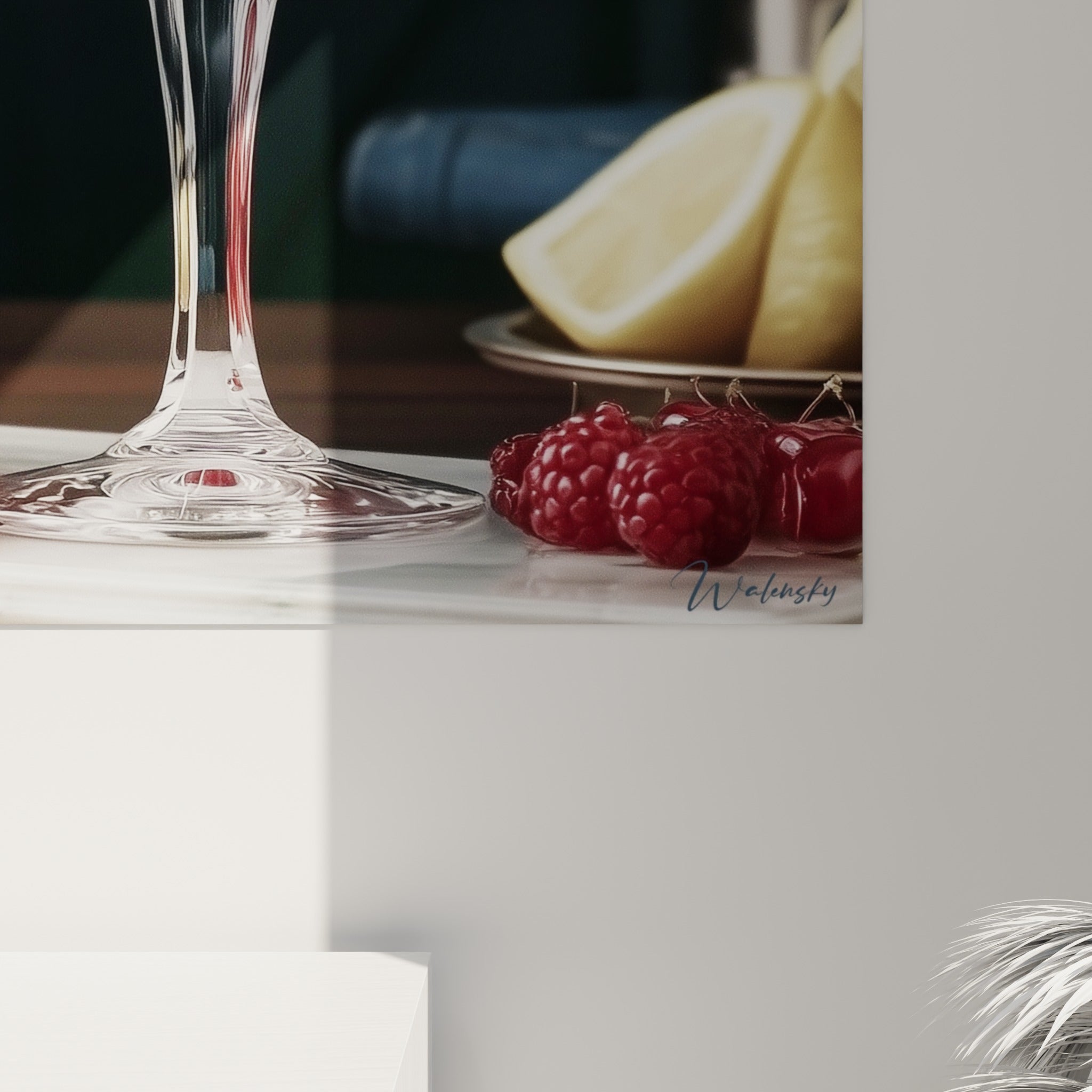 Grain du cristal taillé et reflets dorés sur la coupe rouge rubis vus en gros plan