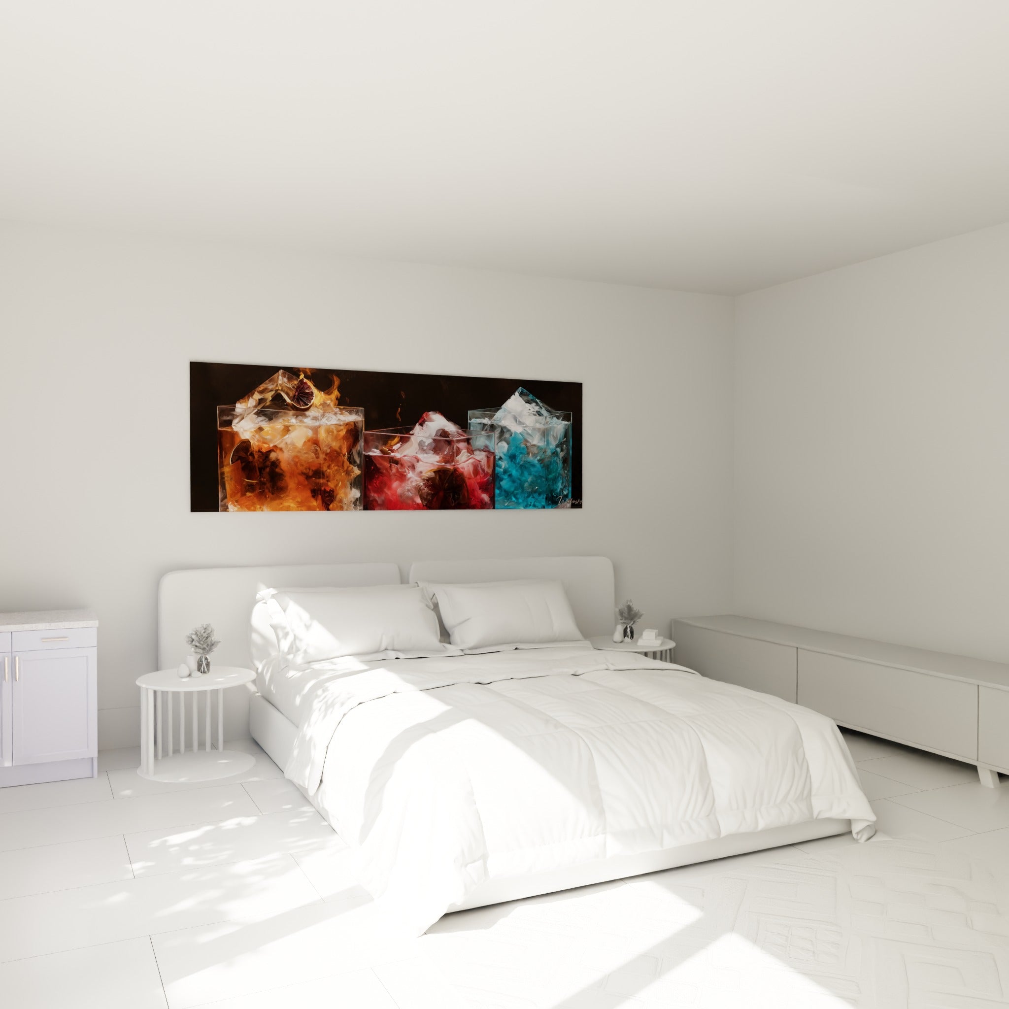 Verres cocktail ambré et bleu givré accrochés au-dessus d'un lit dans une chambre claire