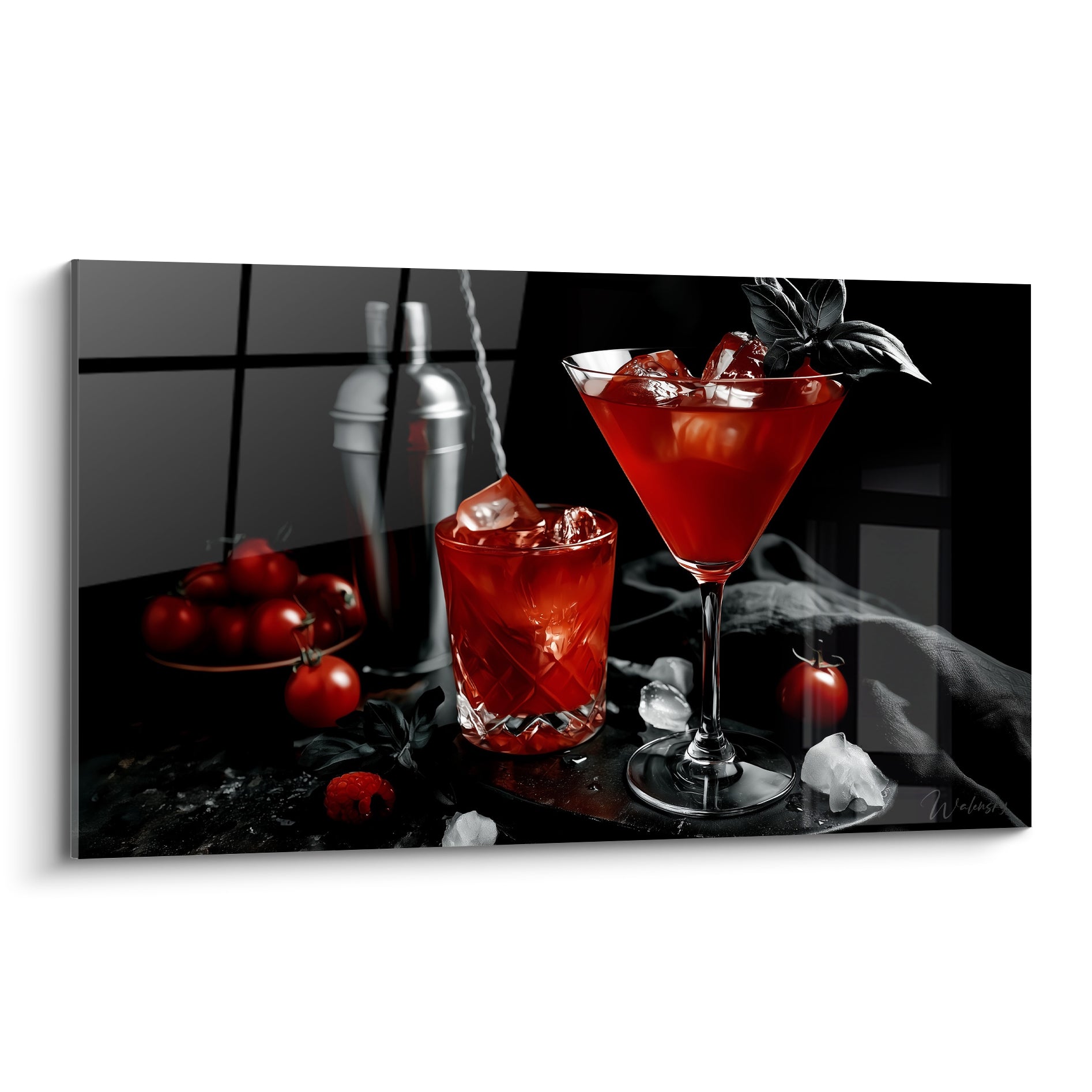 Cocktails rouges dans verres à martini et tumbler, tomates cerises, fond anthracite