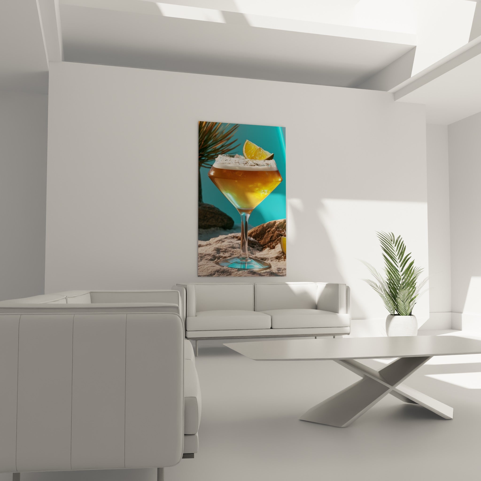 Cocktail pétillant doré sur sable et roche brune, décor turquoise, au-dessus d'un canapé dans un salon lumineux