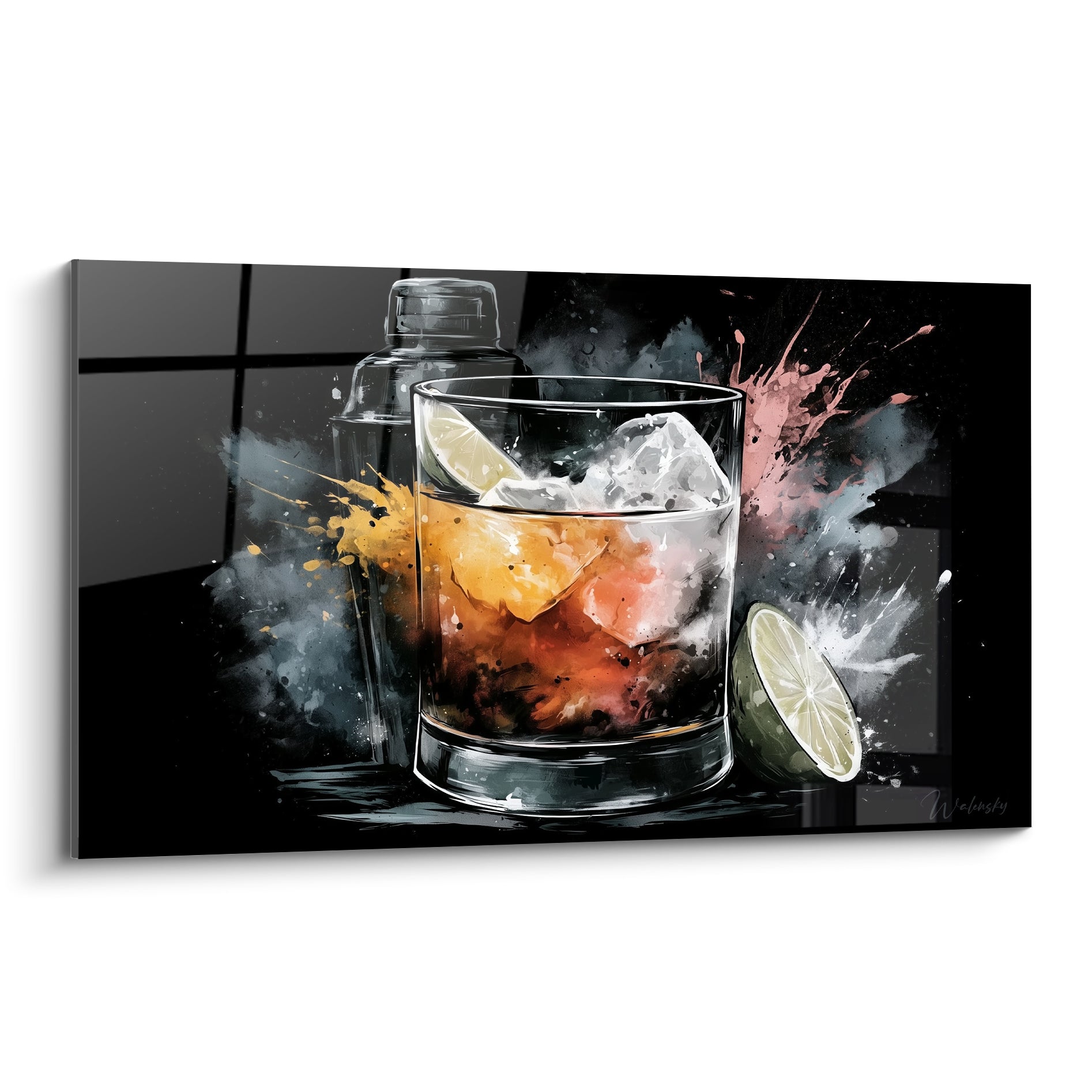 Verre à cocktail ambré et citron vert, éclaboussures roses et bleu ardoise sur fond noir profond