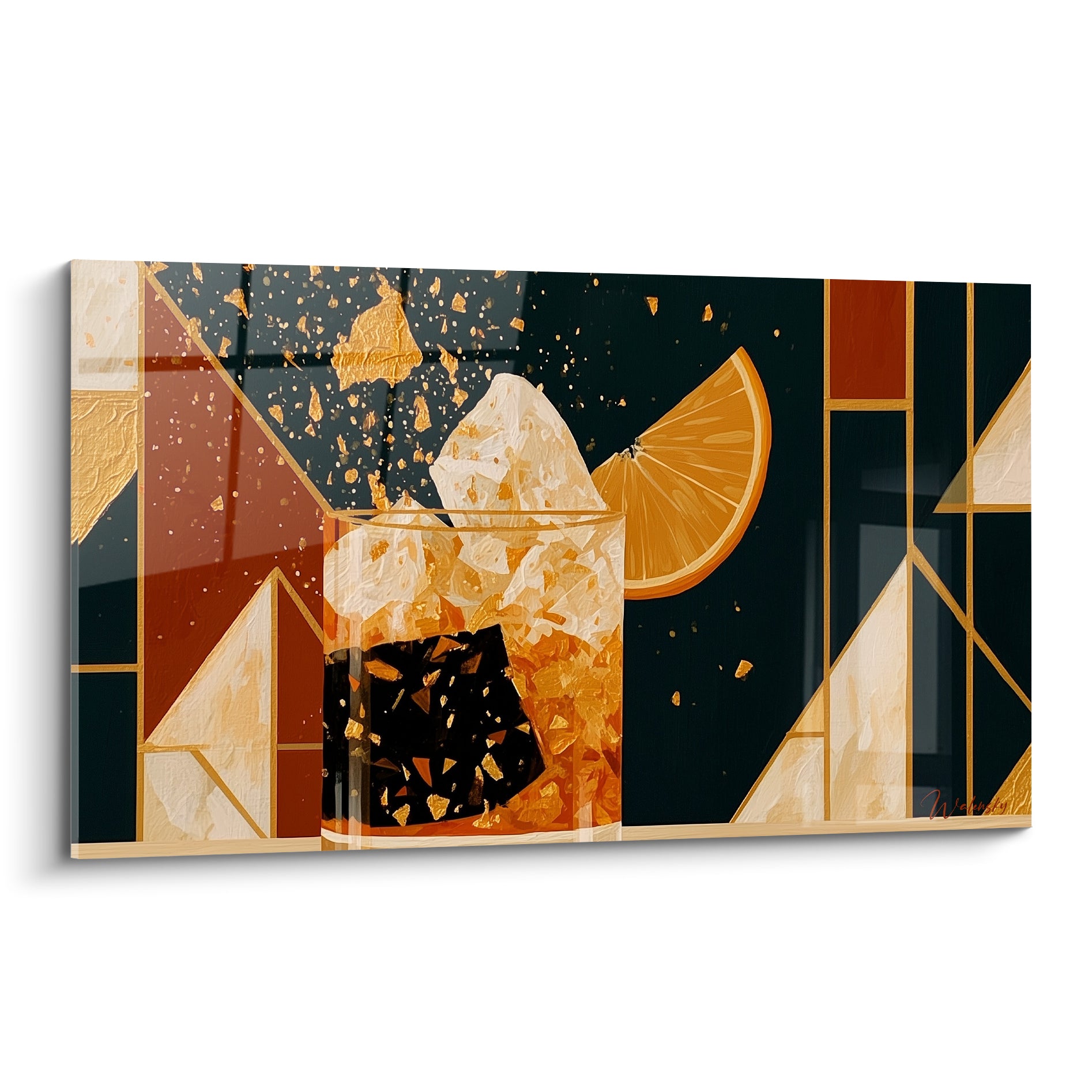 Verre à cocktail ambré et tranche d'orange sur fond bleu nuit et doré graphique
