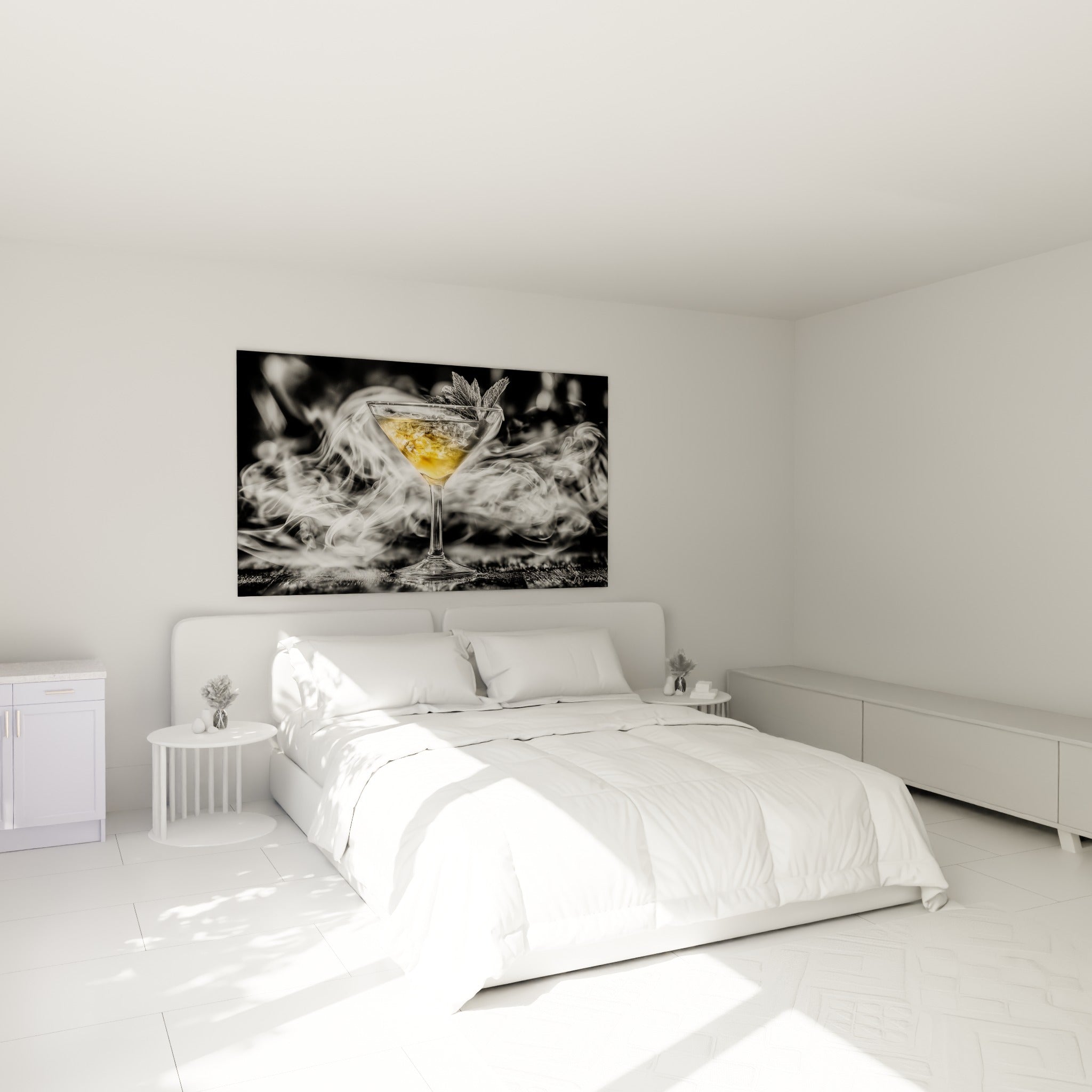 Cocktail doré aux volutes blanches accroché au-dessus d'un lit dans une chambre claire
