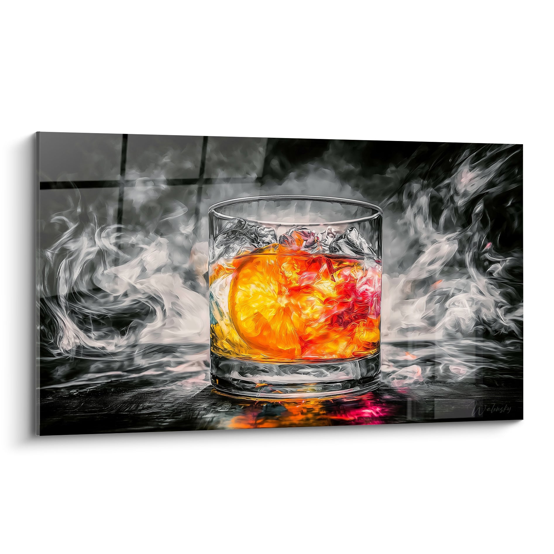 Verre à whisky orange vif cerné de fumée grise et anthracite, glaçons translucides en surface
