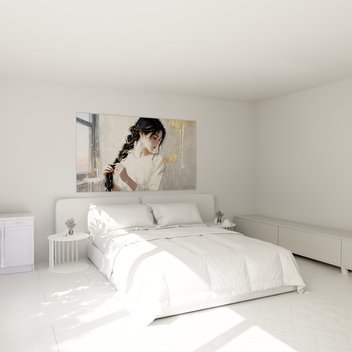 Silhouette tressant une longue mèche noire et or, au-dessus d'un lit dans une chambre claire
