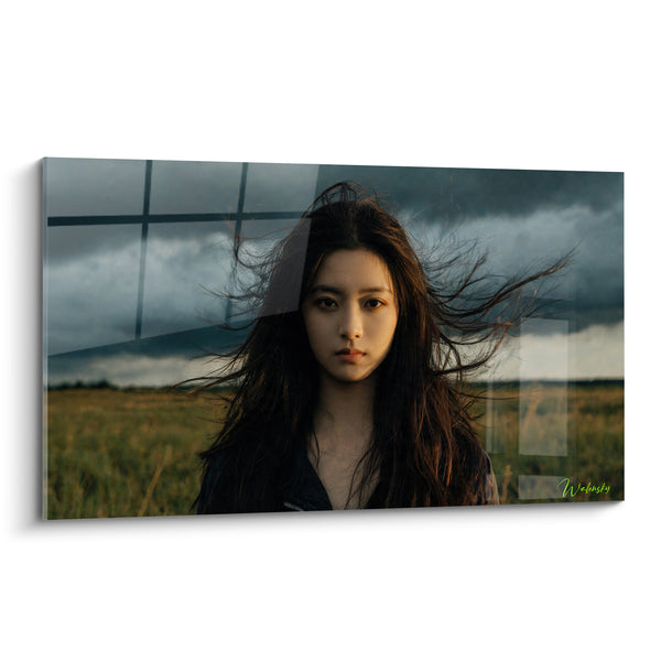 Tableau Femme cheveux noirs ciel orageux - Bourrasque avant l'orage - Edition Coiffure