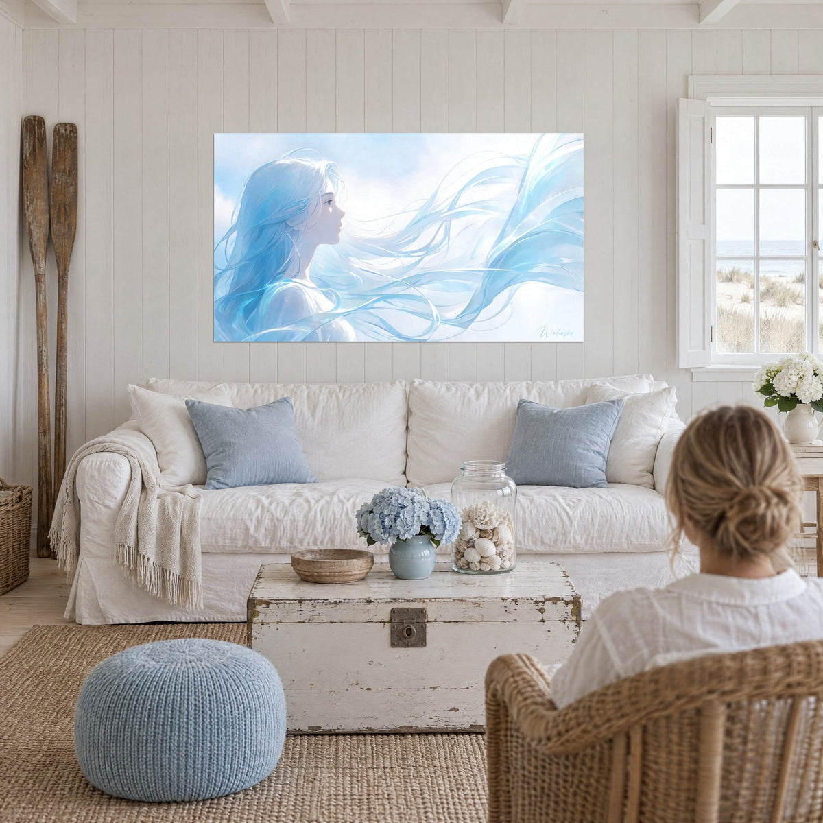 Tableau jeune femme de profil aux mèches azur flottantes, ciel blanc nacré, accroché au-dessus d'un canapé dans un salon lumineux