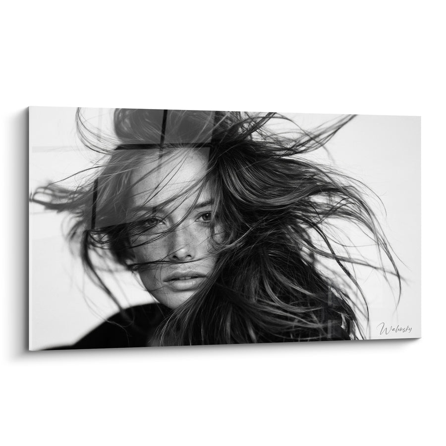 Tableau Portrait noir et blanc chevelure envolée - Souffle sauvage - Edition Coiffure