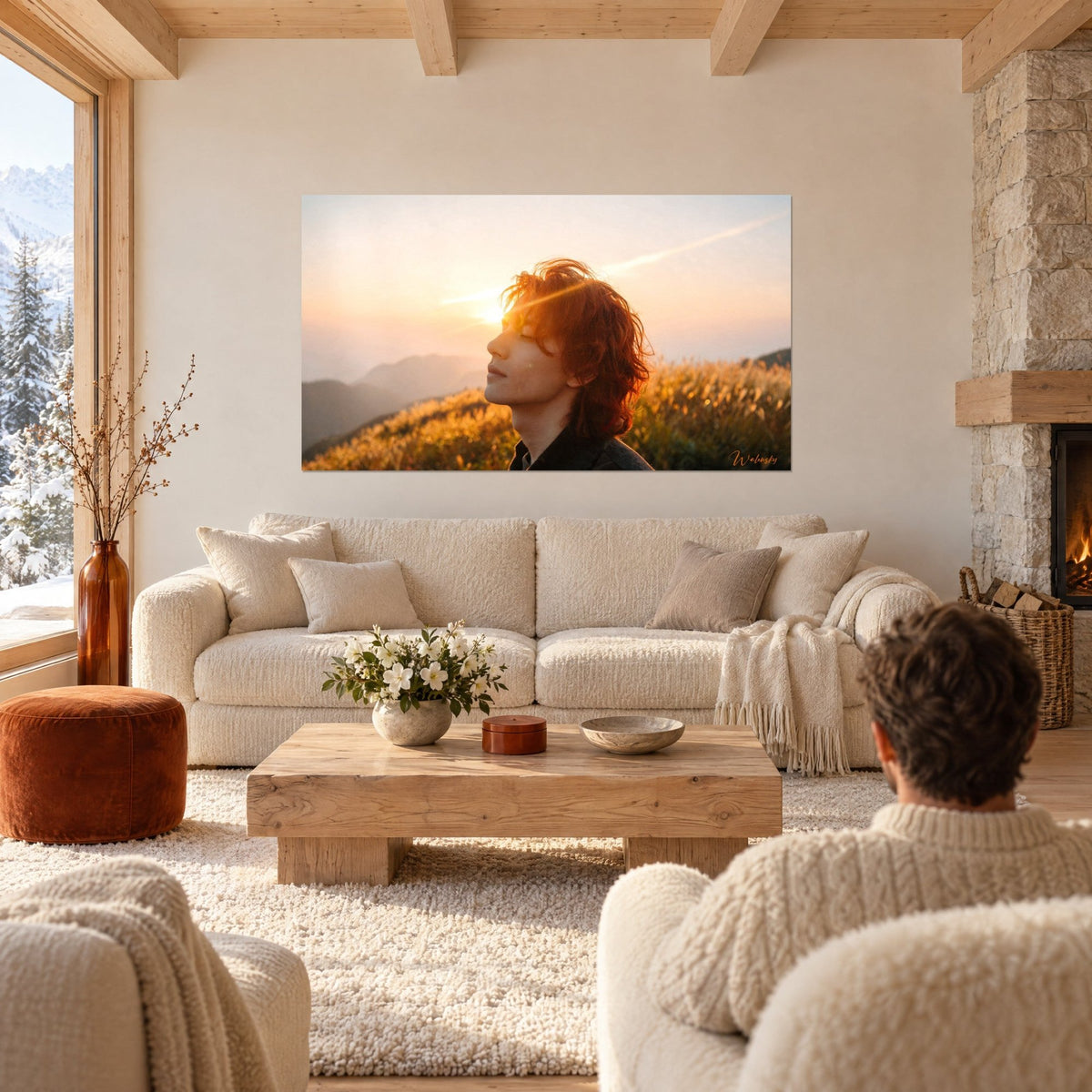 Gemälde eines jungen Mannes mit kupferrotem Haar, im Profil gegen die untergehende Sonne, orangefarbener Himmel, über einem Sofa in einem hellen Wohnzimmer