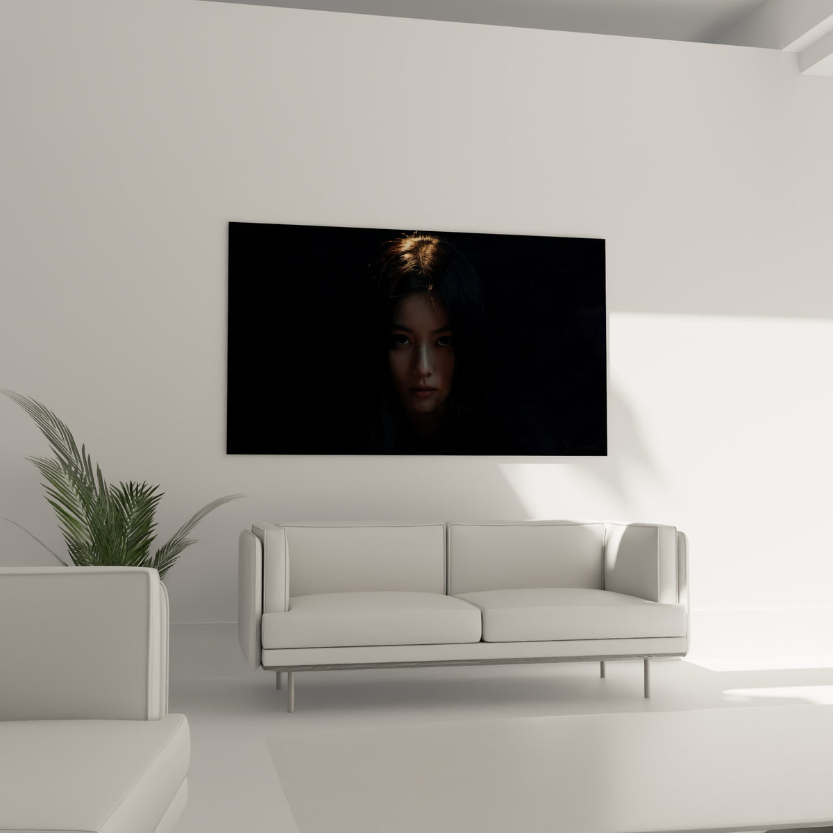 Regard intense entouré d'ombre noire et dorée, au-dessus d'un canapé dans un salon lumineux