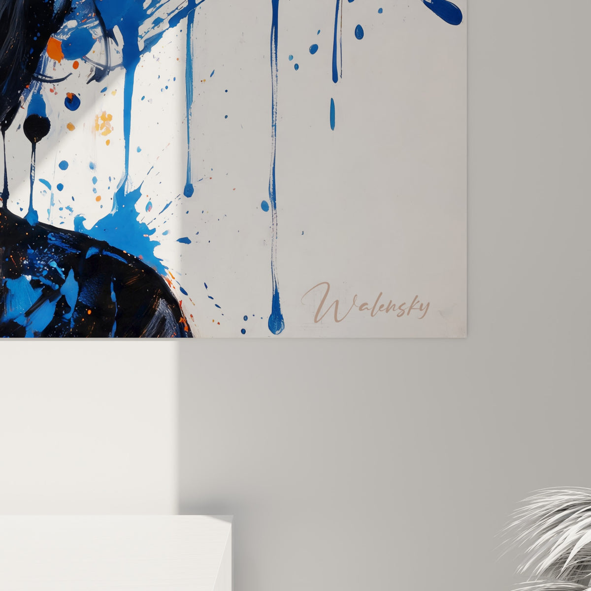 Empâtements de peinture orange et bleu marine, coulures denses autour de la coiffure noire, matière visible en gros plan