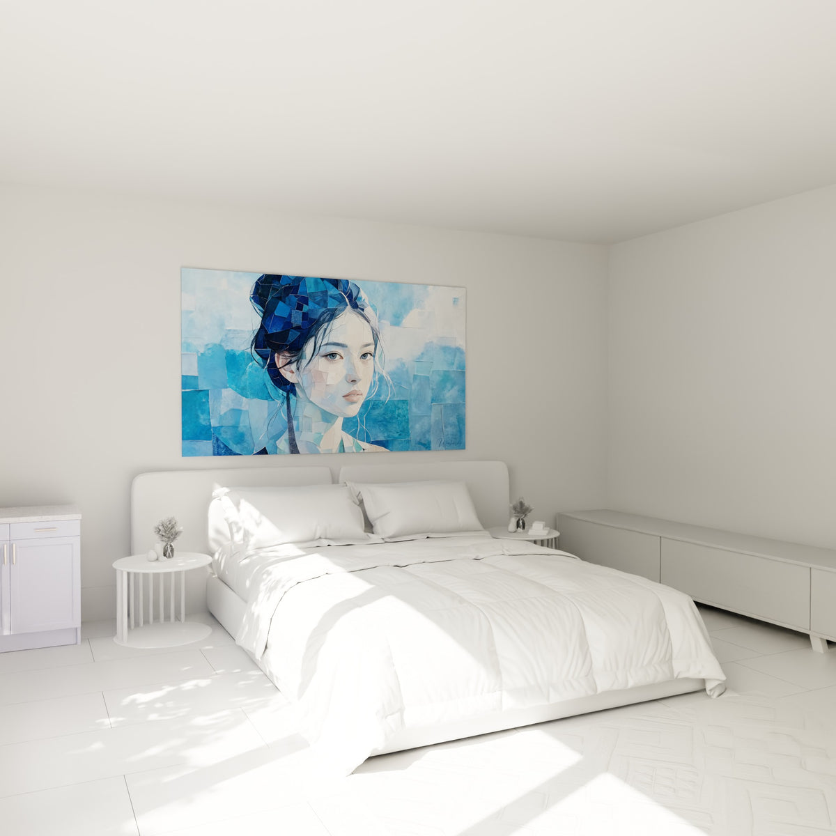 Visage aux yeux bleu pâle et chignon anthracite, tableau accroché au-dessus d'un lit dans une chambre claire