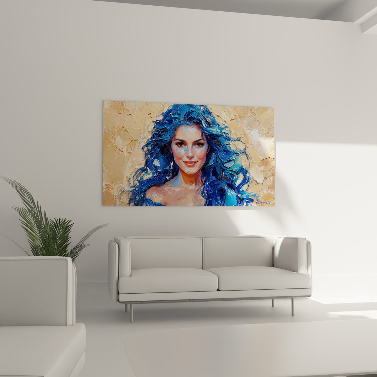 Visage doux aux teintes pêche et cheveux bleu profond, tableau au-dessus d'un canapé dans un salon lumineux