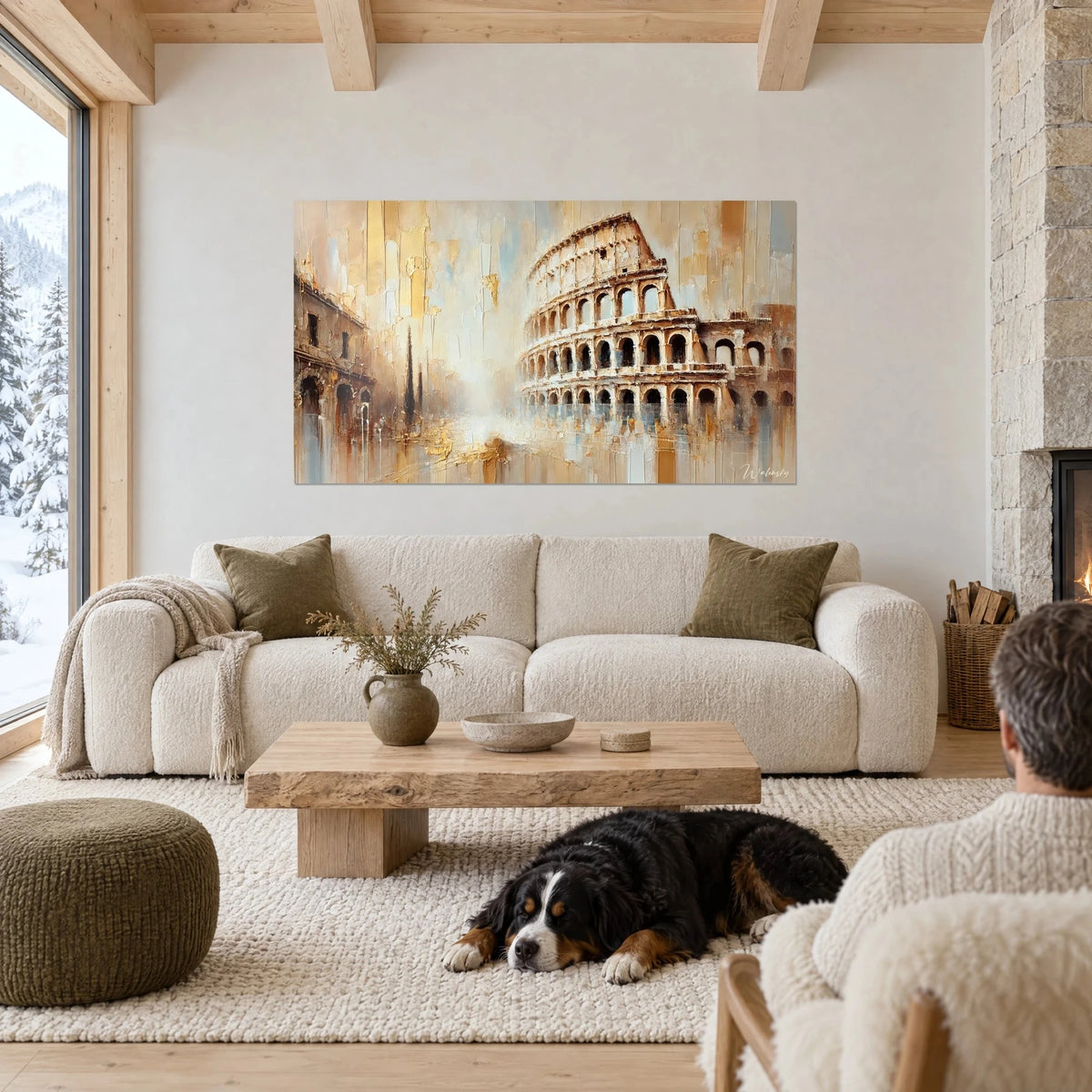 Tableau Colisée en peinture au couteau, arches ocre et bleu pâle, coulures dorées ; chien couché, au-dessus d'un canapé dans un salon lumineux