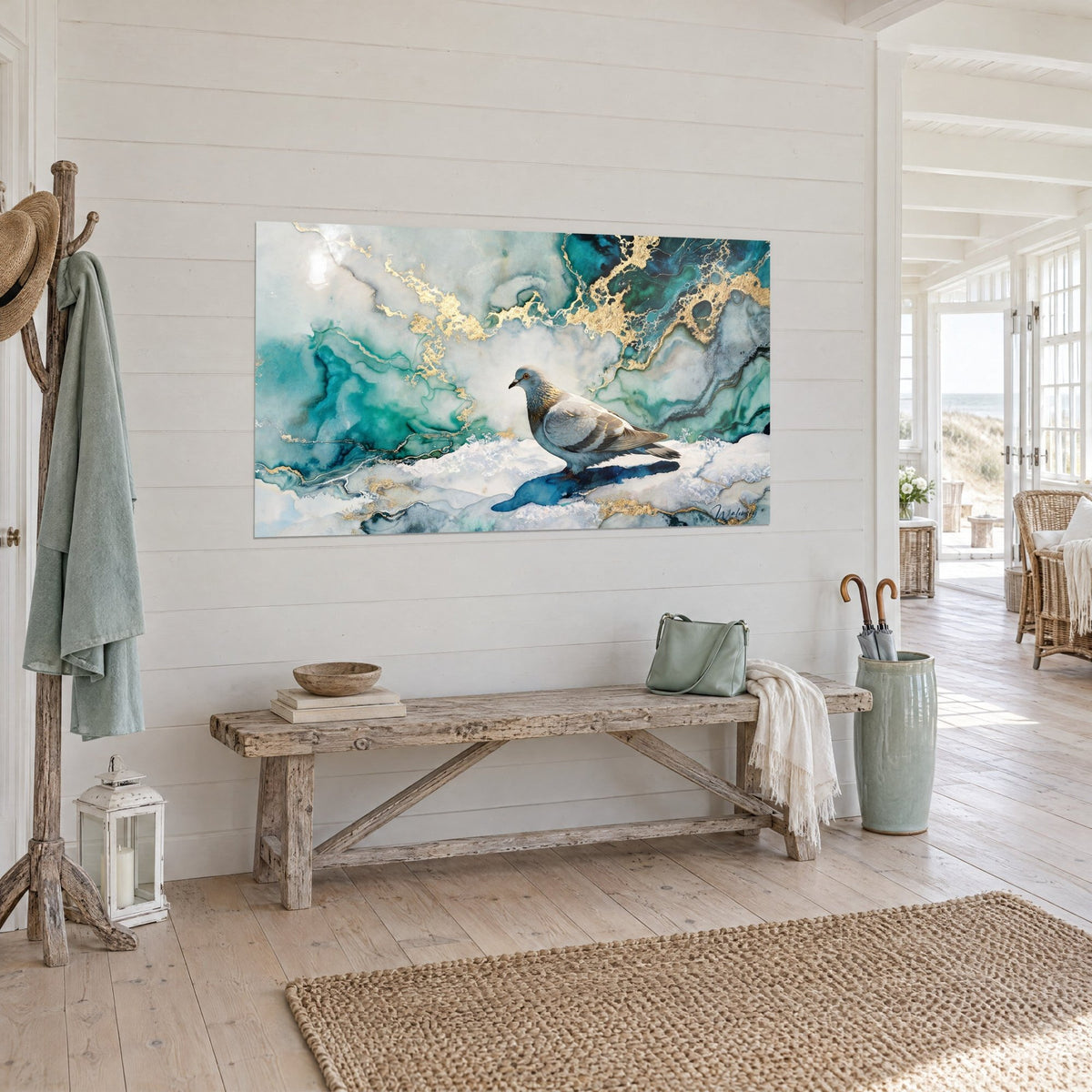 Gemälde Taube mit perlgrauem Gefieder, nachtblauer Schatten auf Schnee, goldene Adern, Konsole aus hellem Holz in einem Haus am Meer