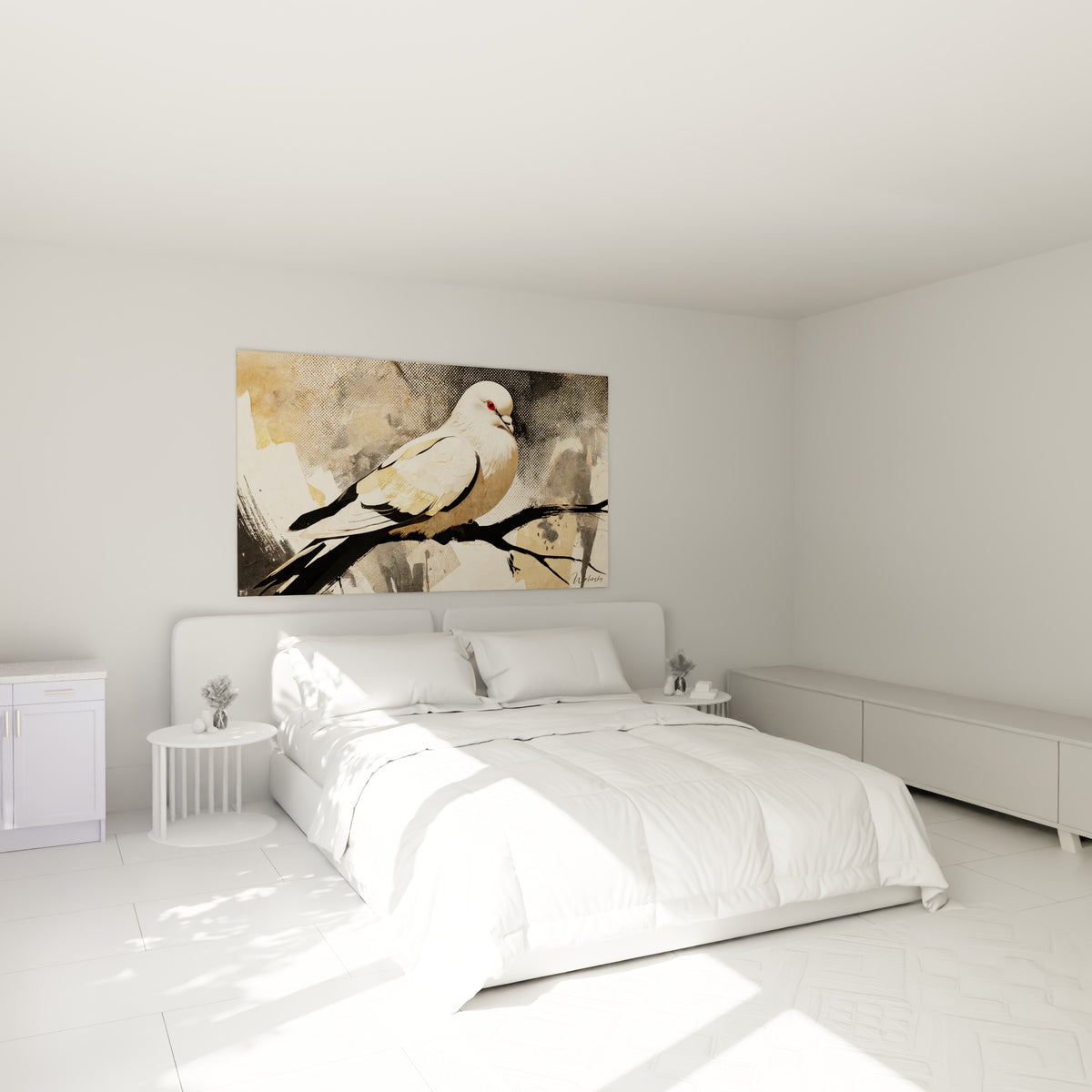 Silhouette de colombe beige et or à l'œil rouge vif, accrochée au-dessus d'un lit dans une chambre claire