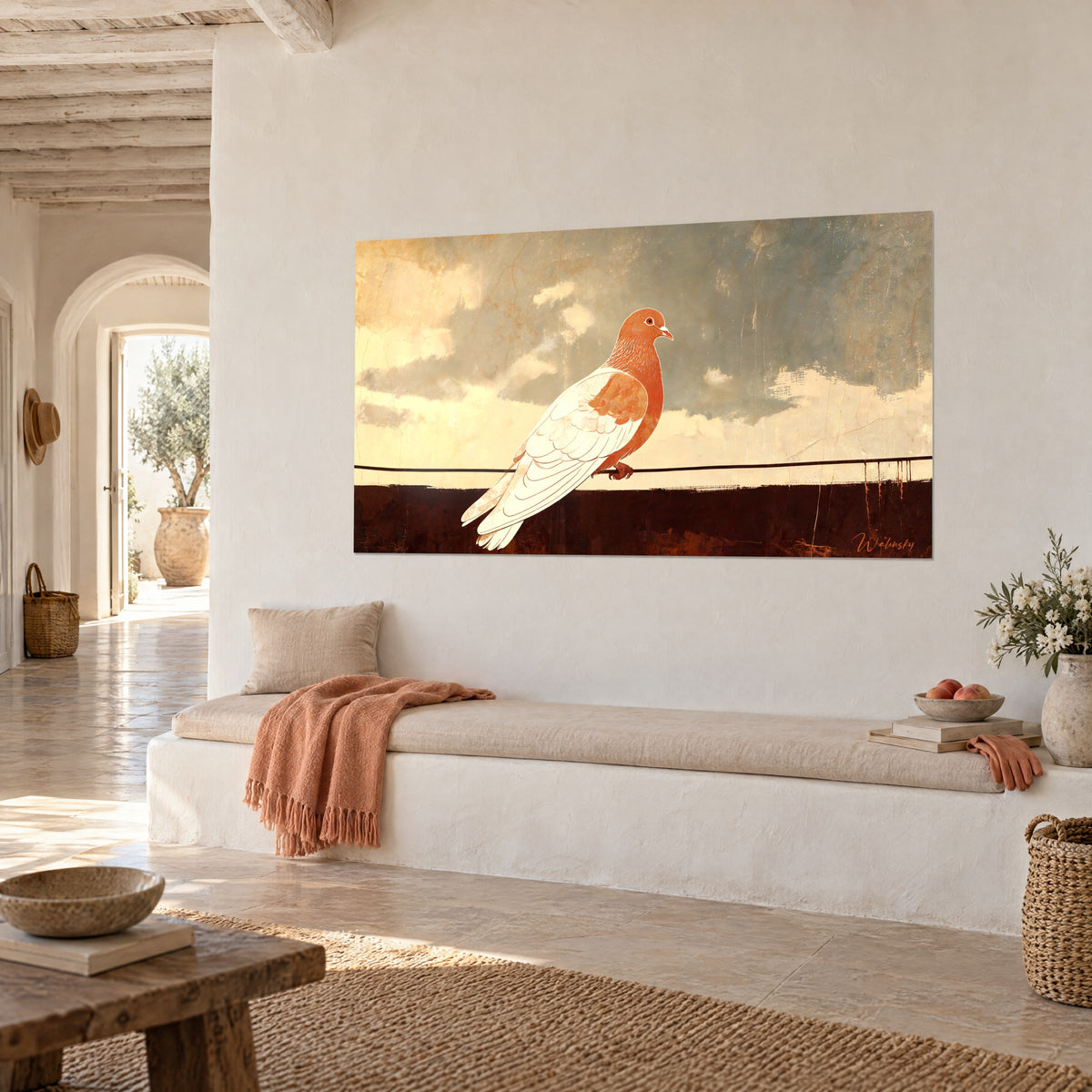 Tableau pigeon au plumage ivoire et orange cuivré, fil noir, ciel jaune pâle, accroché au mur d'une maison méditerranéenne