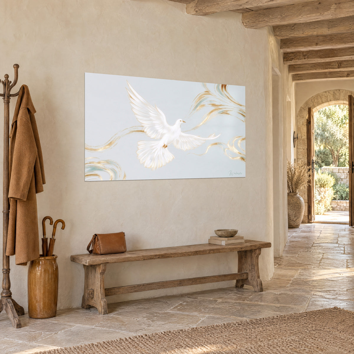 Tableau oiseau de paix immaculé en plein vol, volutes d'or et gris perle, mur crépi beige d'une galerie en pierre