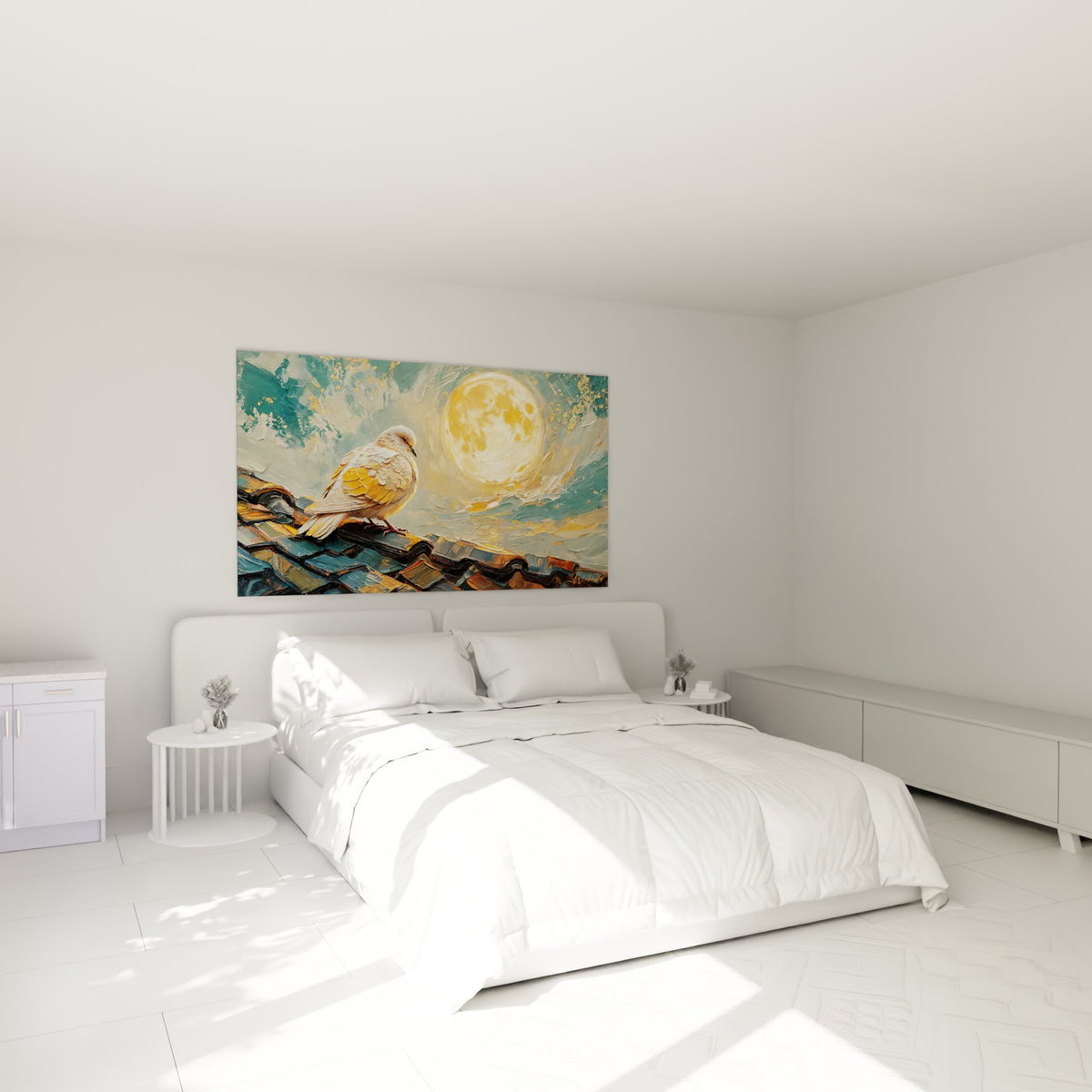 Colombe perchée sous une lune dorée aux tons turquoise, accrochée au-dessus d'un lit dans une chambre claire
