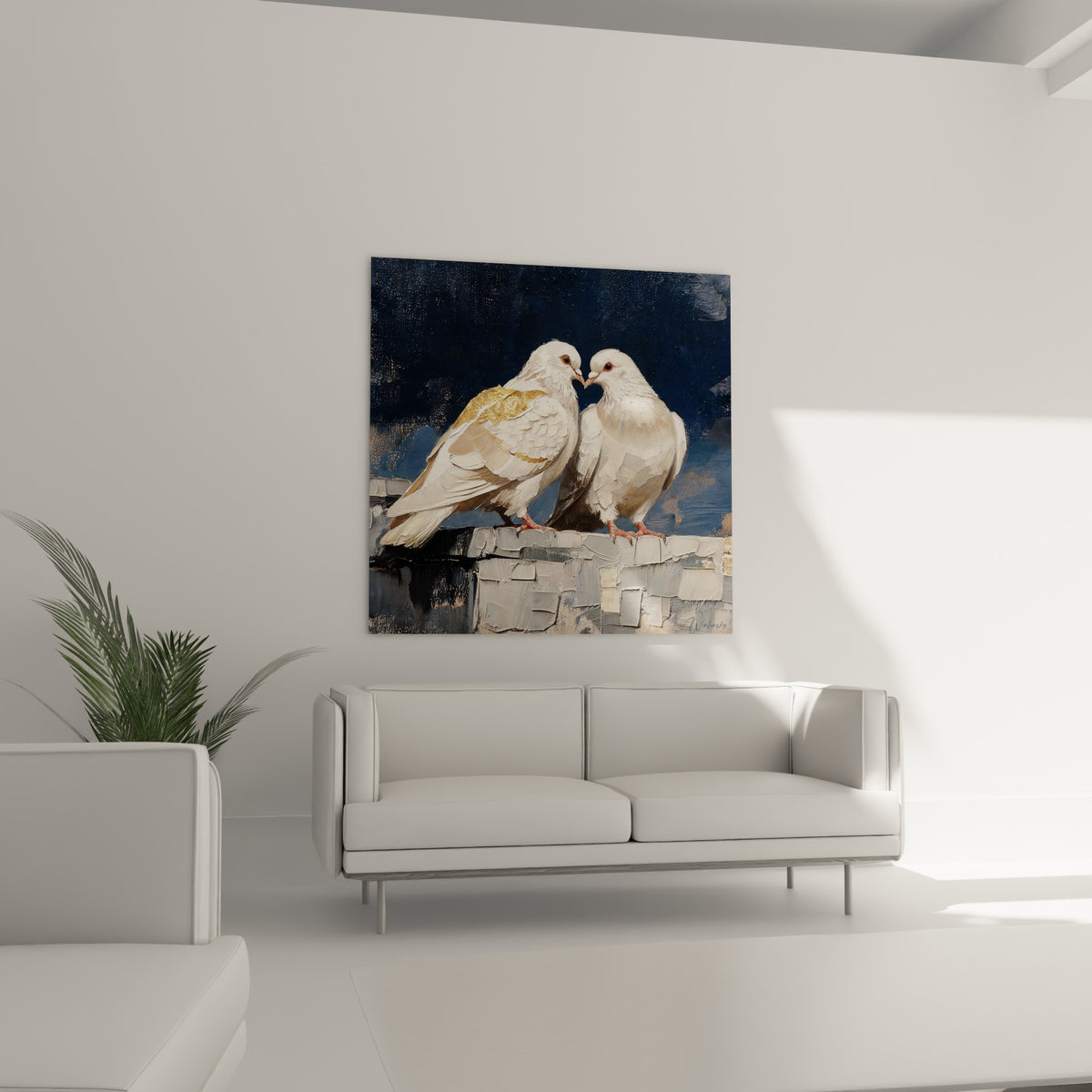 Colombes blanches sur muret gris et bleu marine profond, œuvre au-dessus d'un canapé dans un salon lumineux