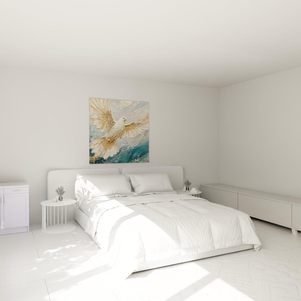 Oiseau blanc et doré en plein envol, accroché au-dessus d'un lit dans une chambre claire
