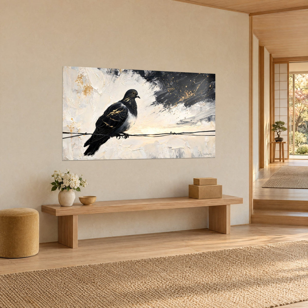 Gemälde: dunkler Vogel im Gleichgewicht auf einem Seil, schwarzer Pinselstrich und goldene Funken auf elfenbeinfarbenem Grund, Japandi-Holzbank