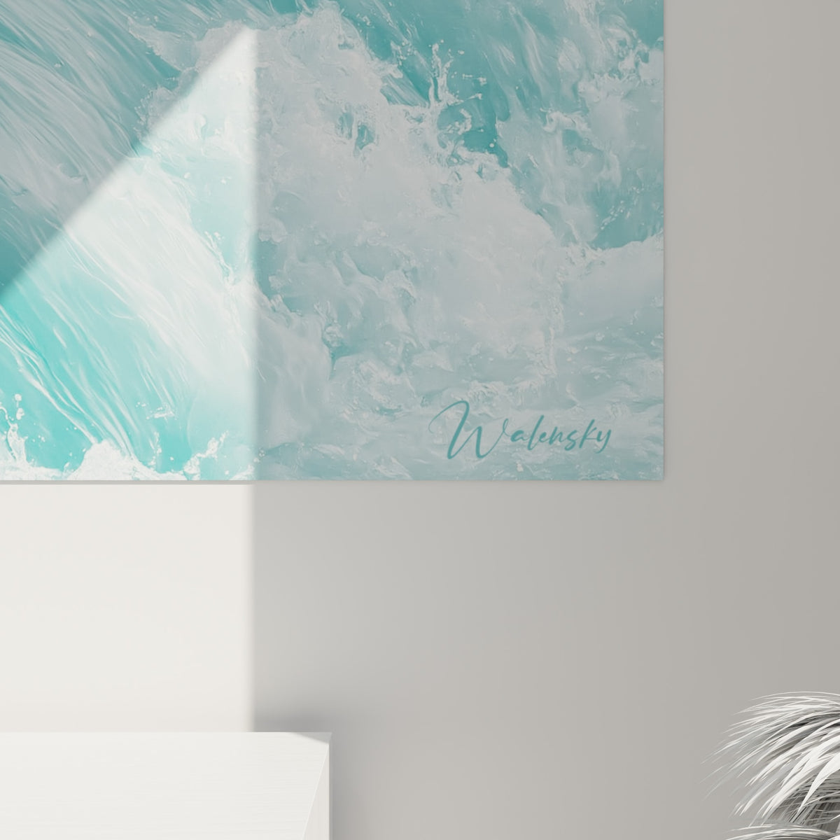 Détail des plumes blanches et des embruns bleu pastel révélant la texture fine de la toile marine